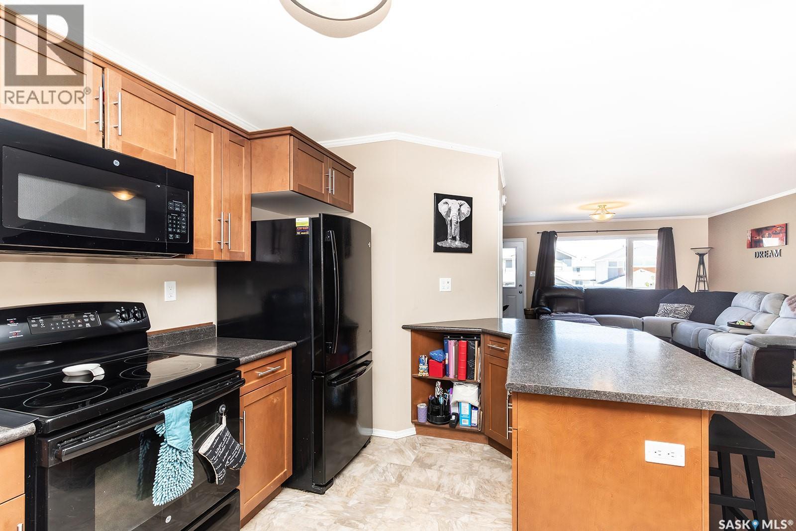 #104 225 Hassard CLOSE - 7