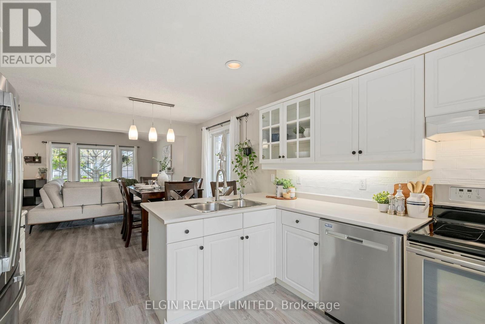 5 RODNEY CRESCENT - 13