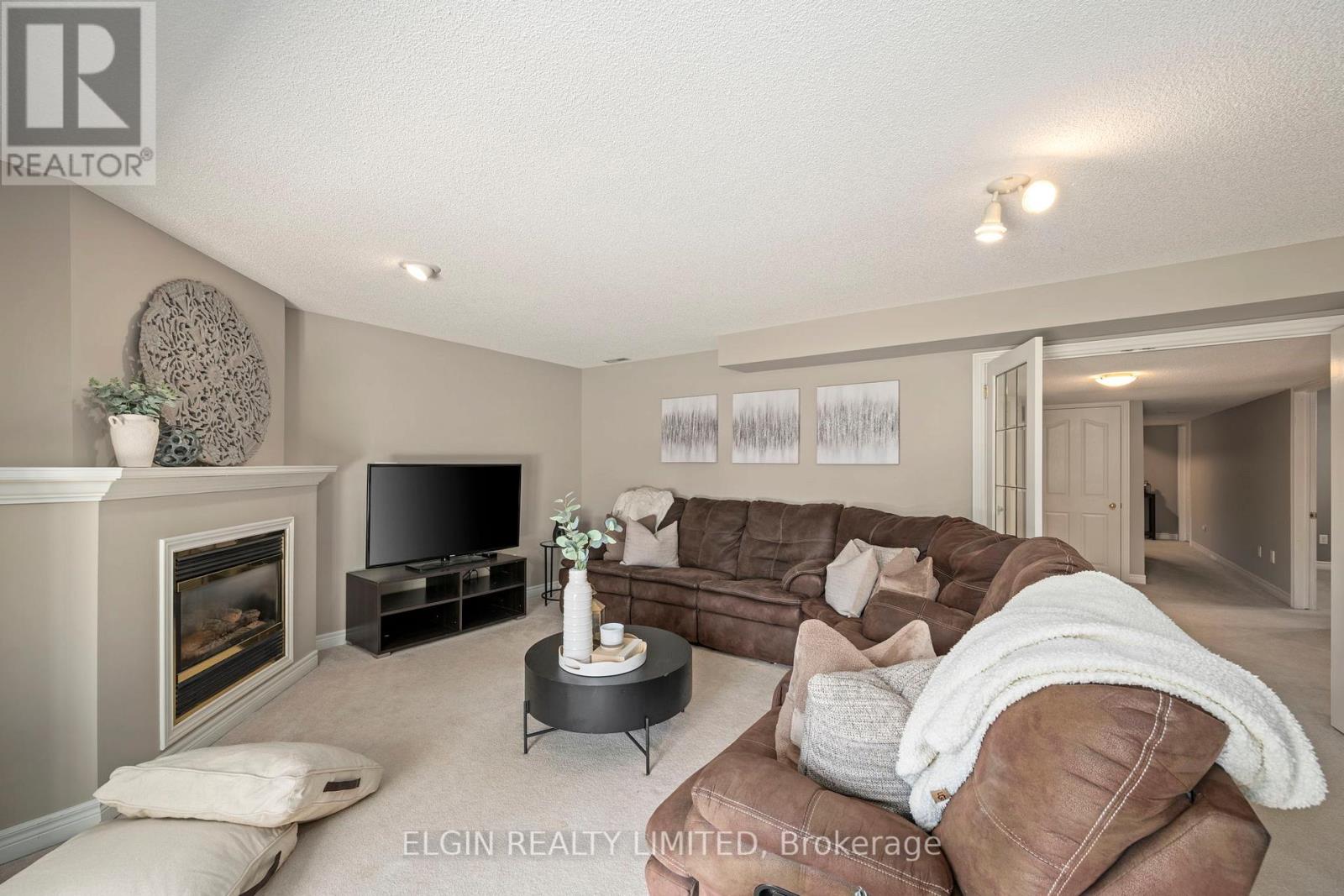 5 RODNEY CRESCENT - 27