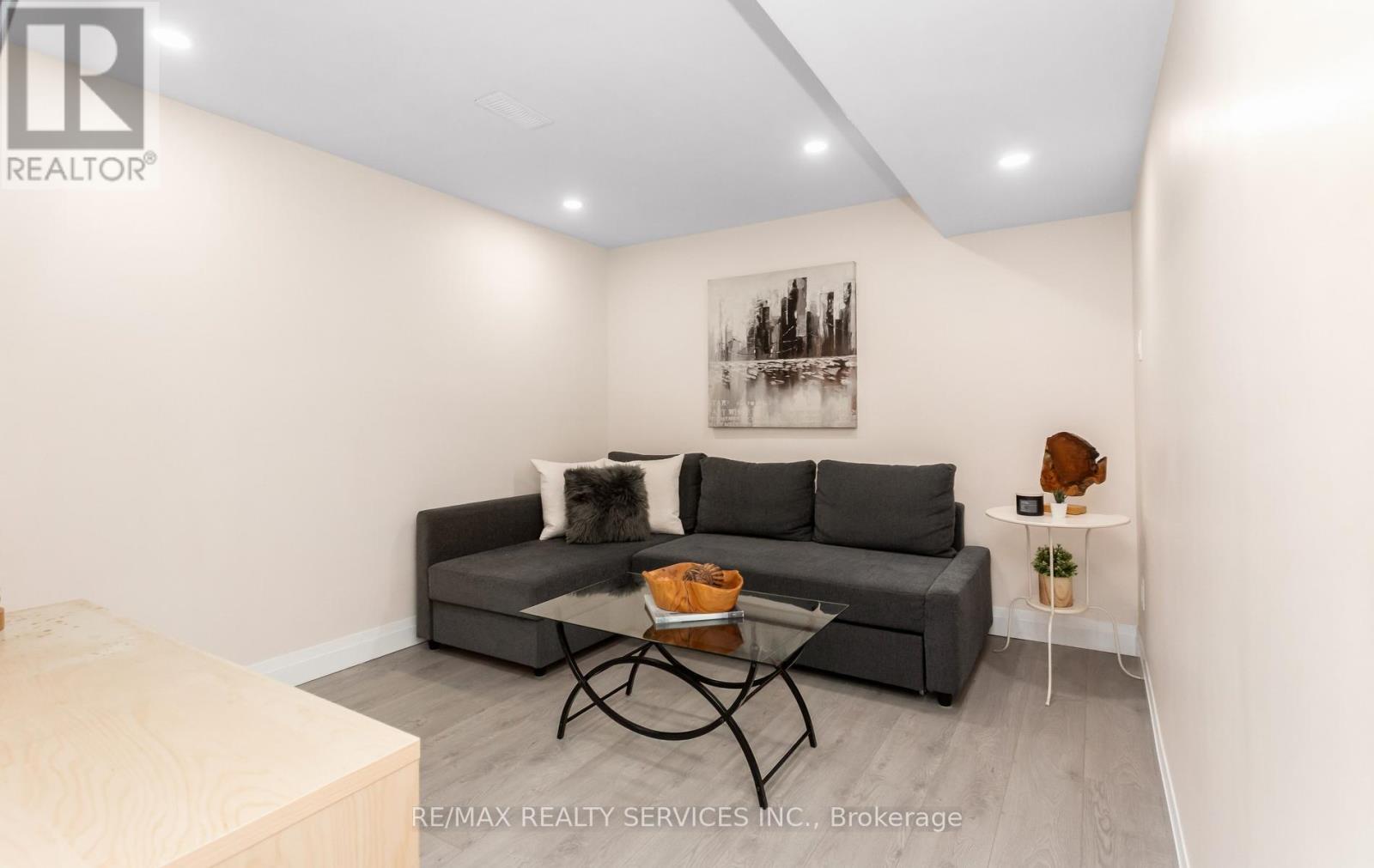 14 TODMORDEN DRIVE - 25