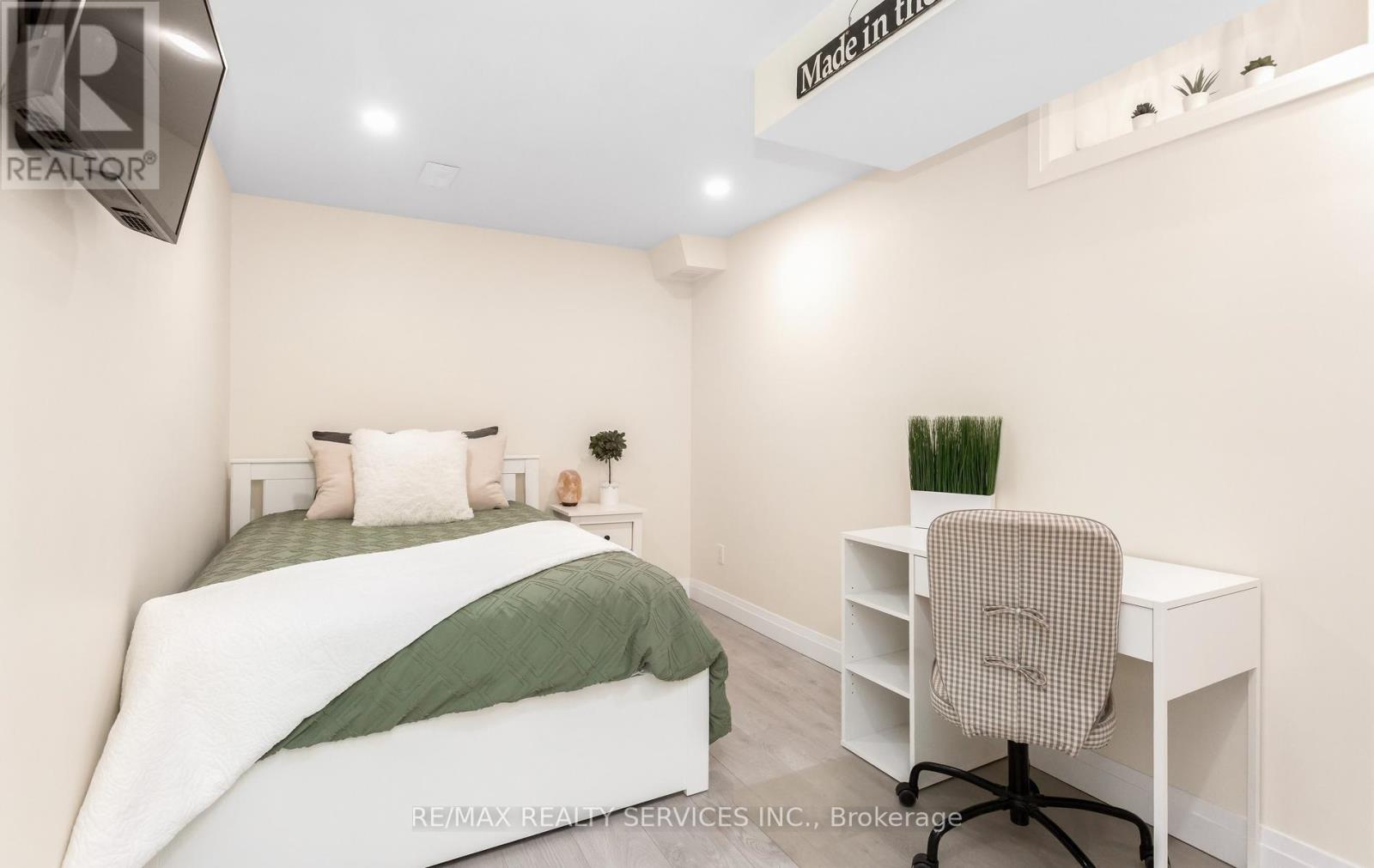 14 TODMORDEN DRIVE - 27