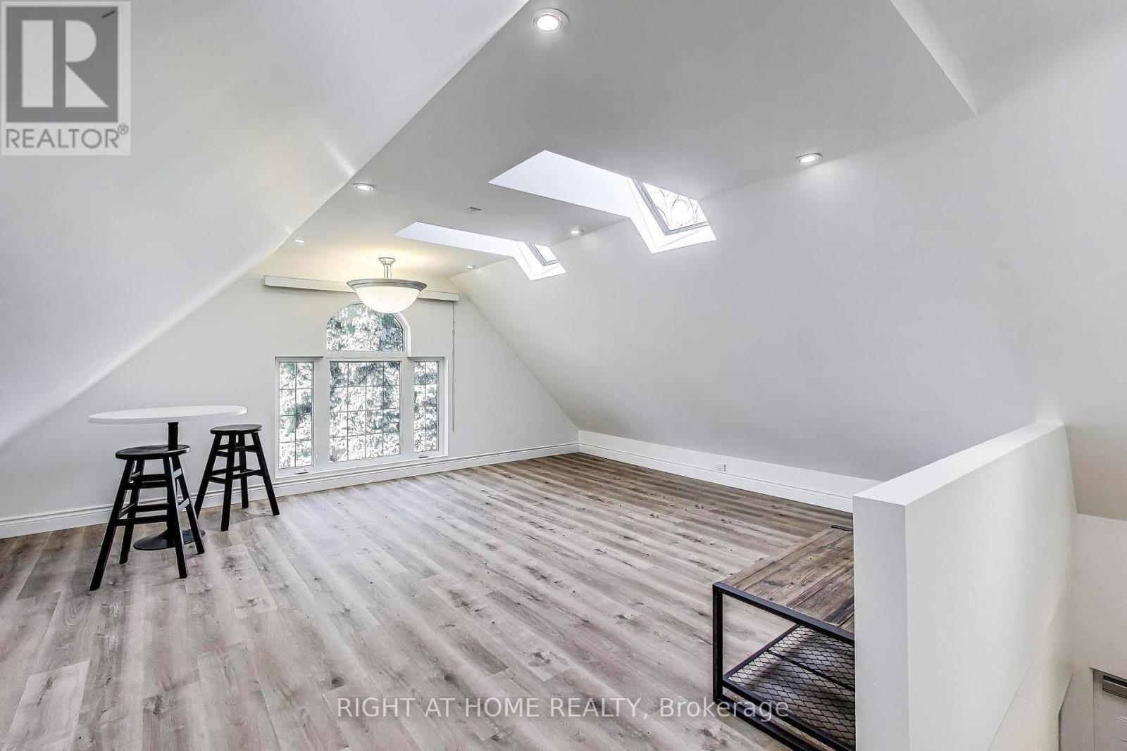 Listing photo of (UPPER LEVEL) 433 MARTIN GROVE ROAD
