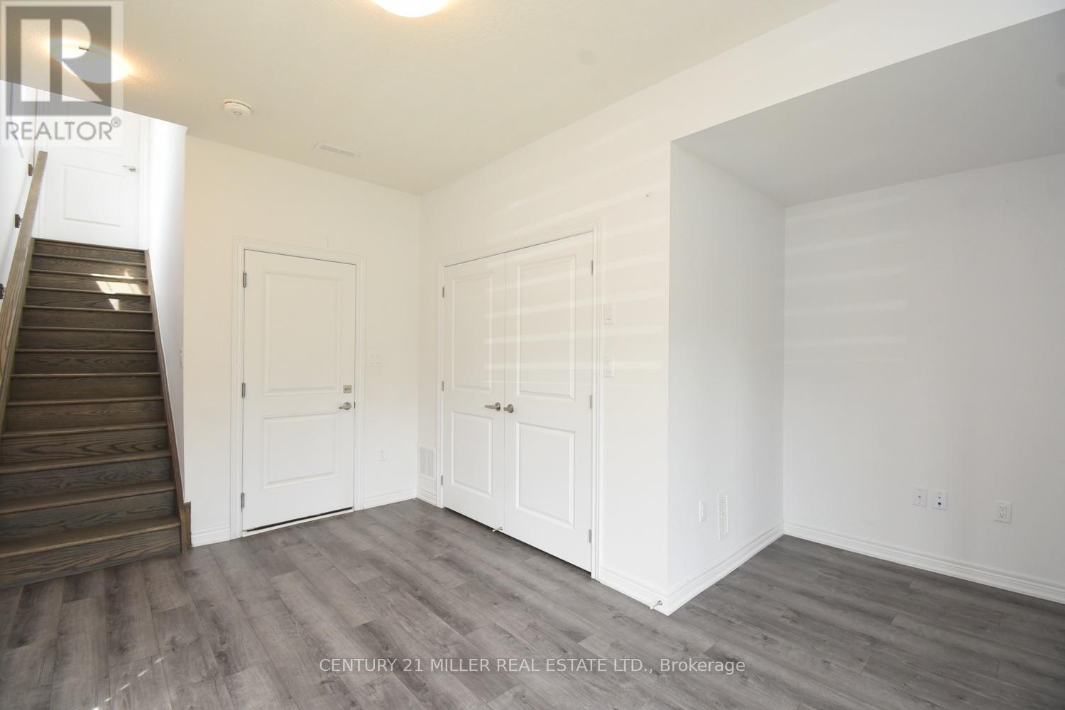 #62 120 COURT DRIVE - 42