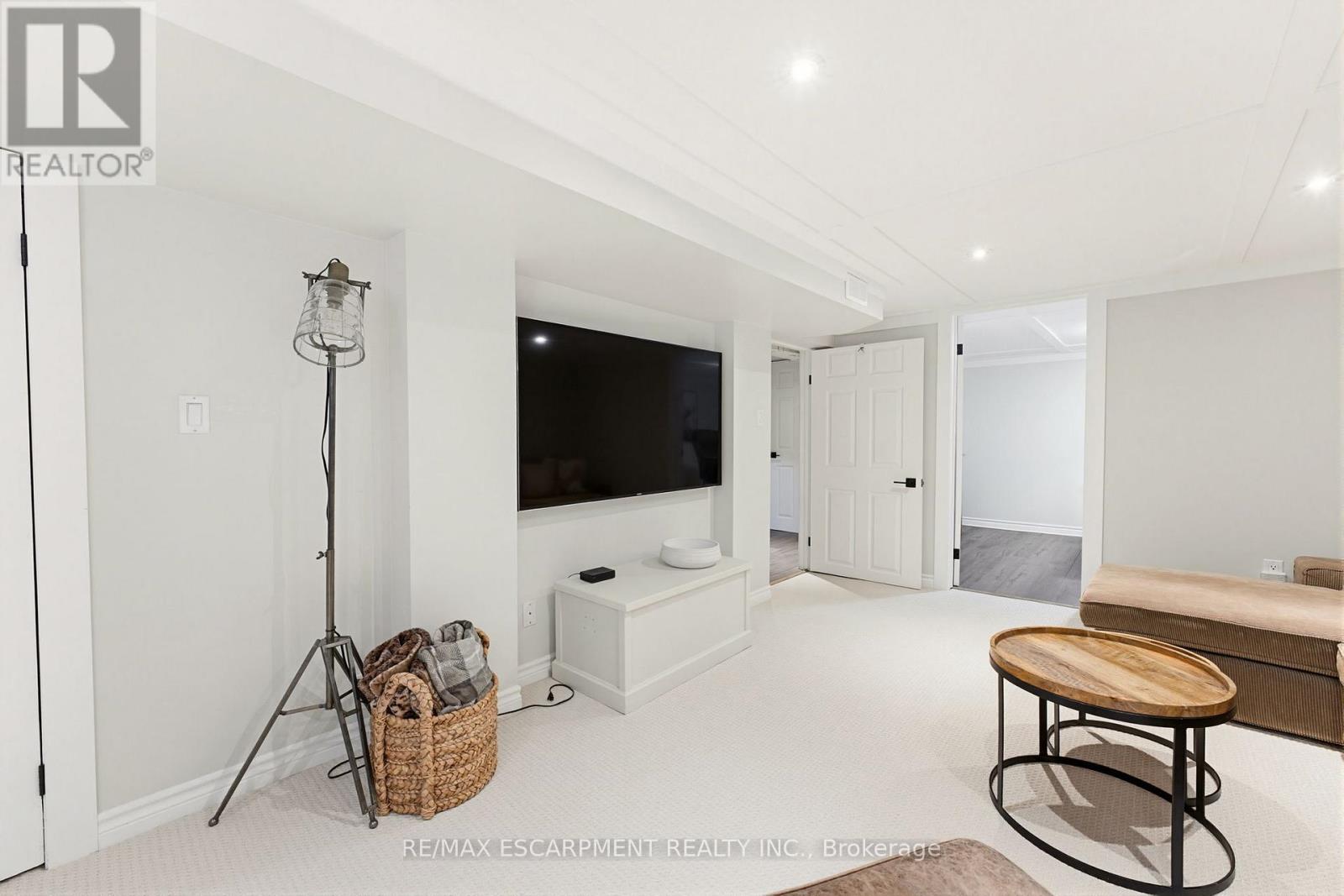 304 PARKSIDE DRIVE - 22
