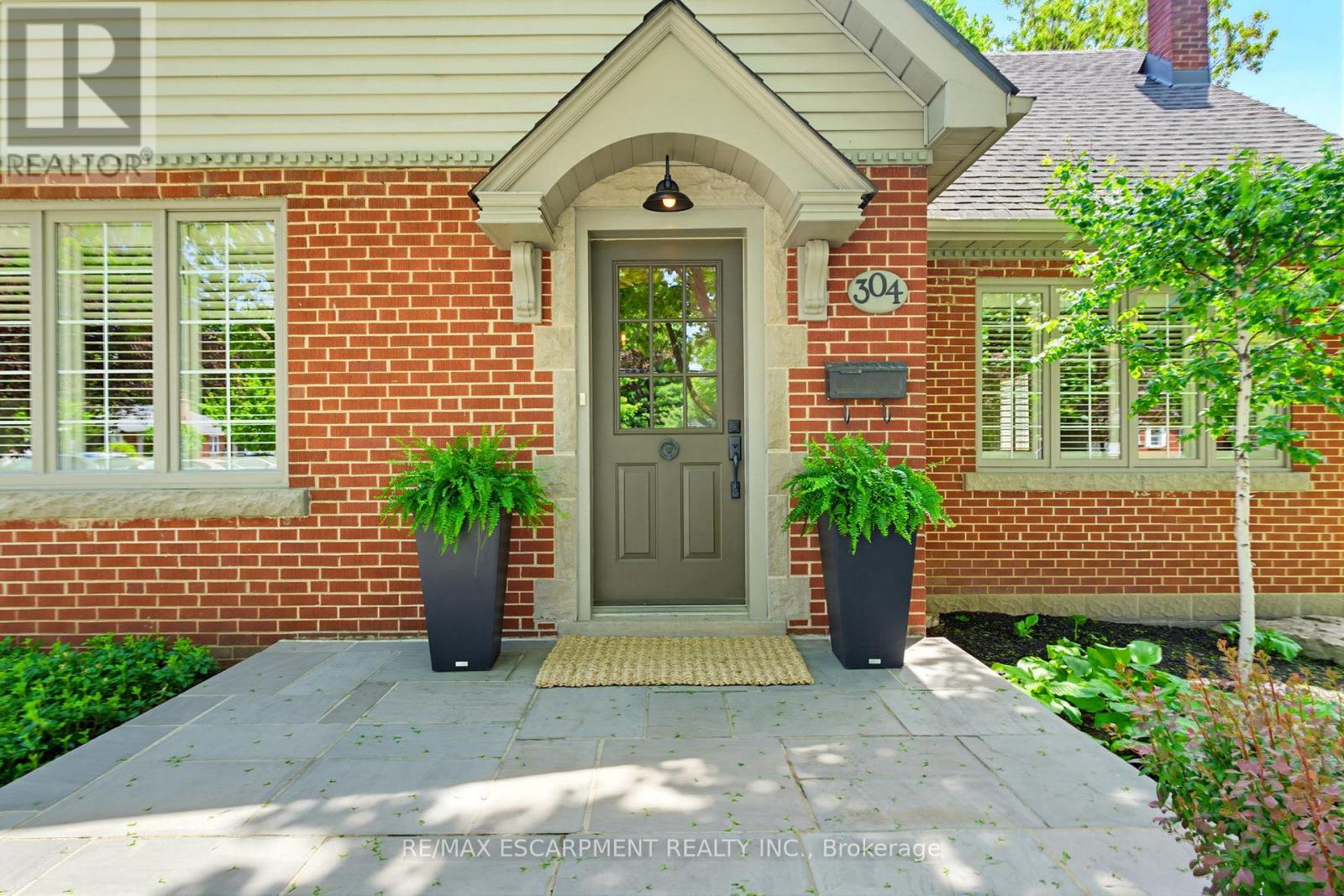 304 PARKSIDE DRIVE - Image 3