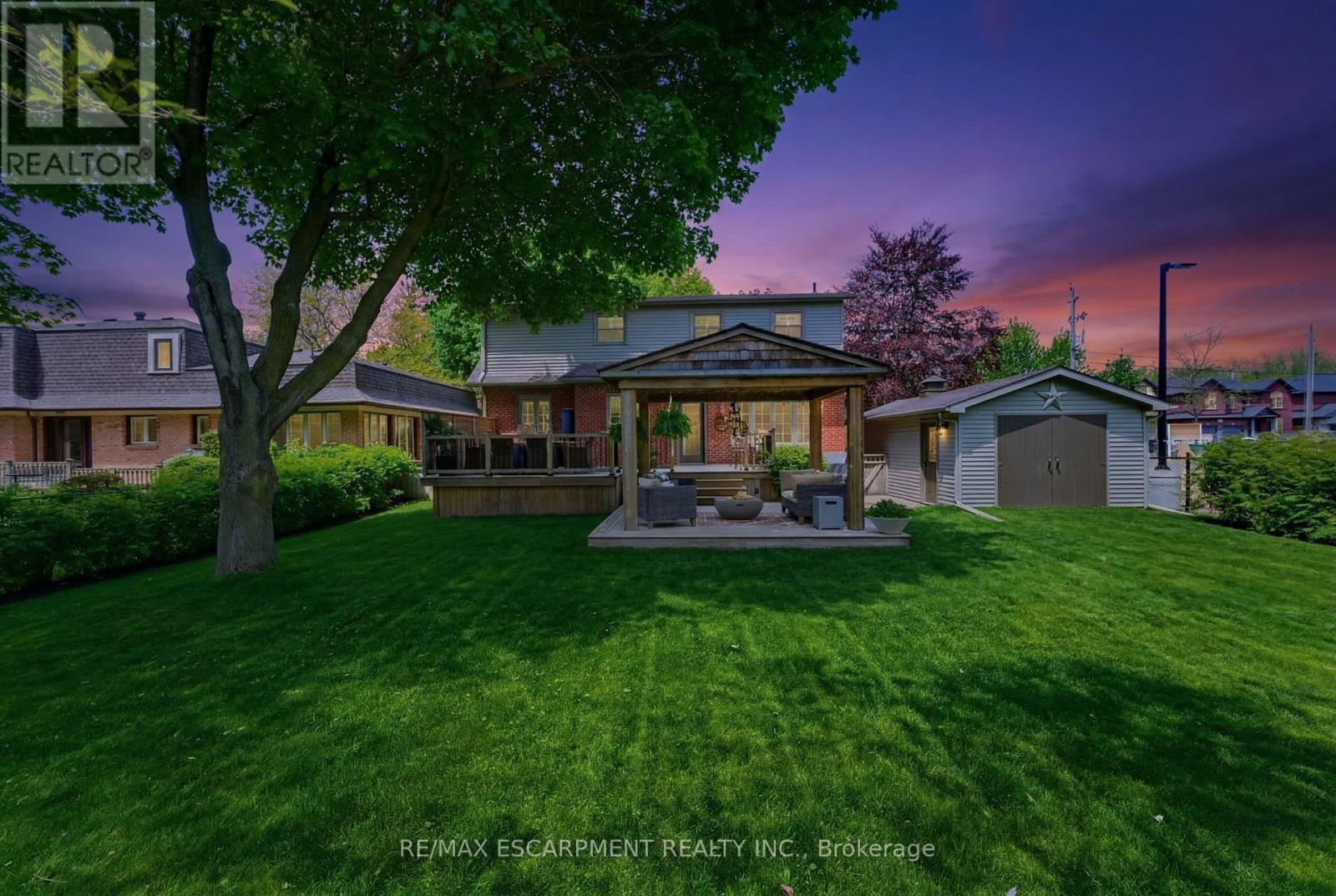 304 PARKSIDE DRIVE - 32