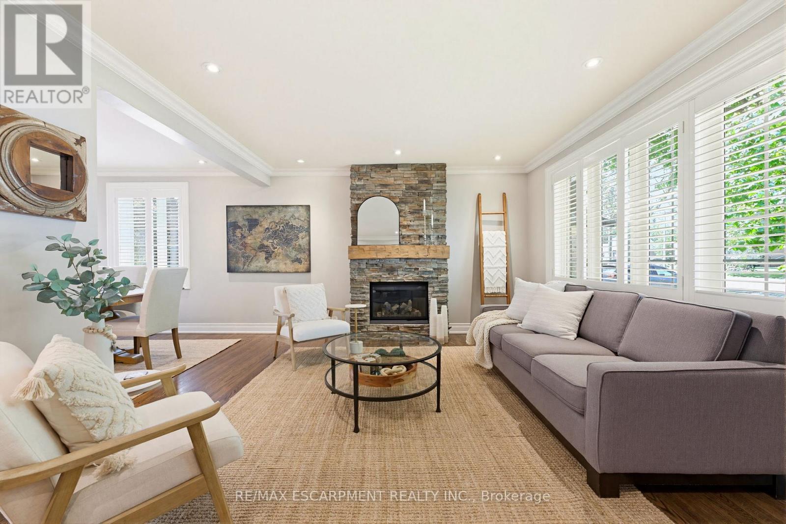 304 PARKSIDE DRIVE - 6