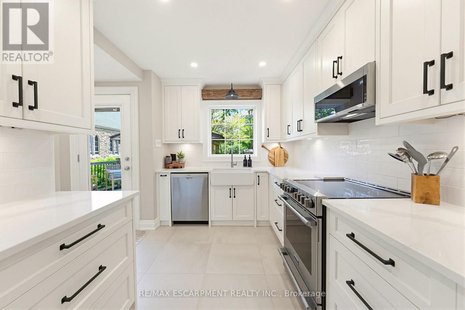 304 PARKSIDE DRIVE - 8
