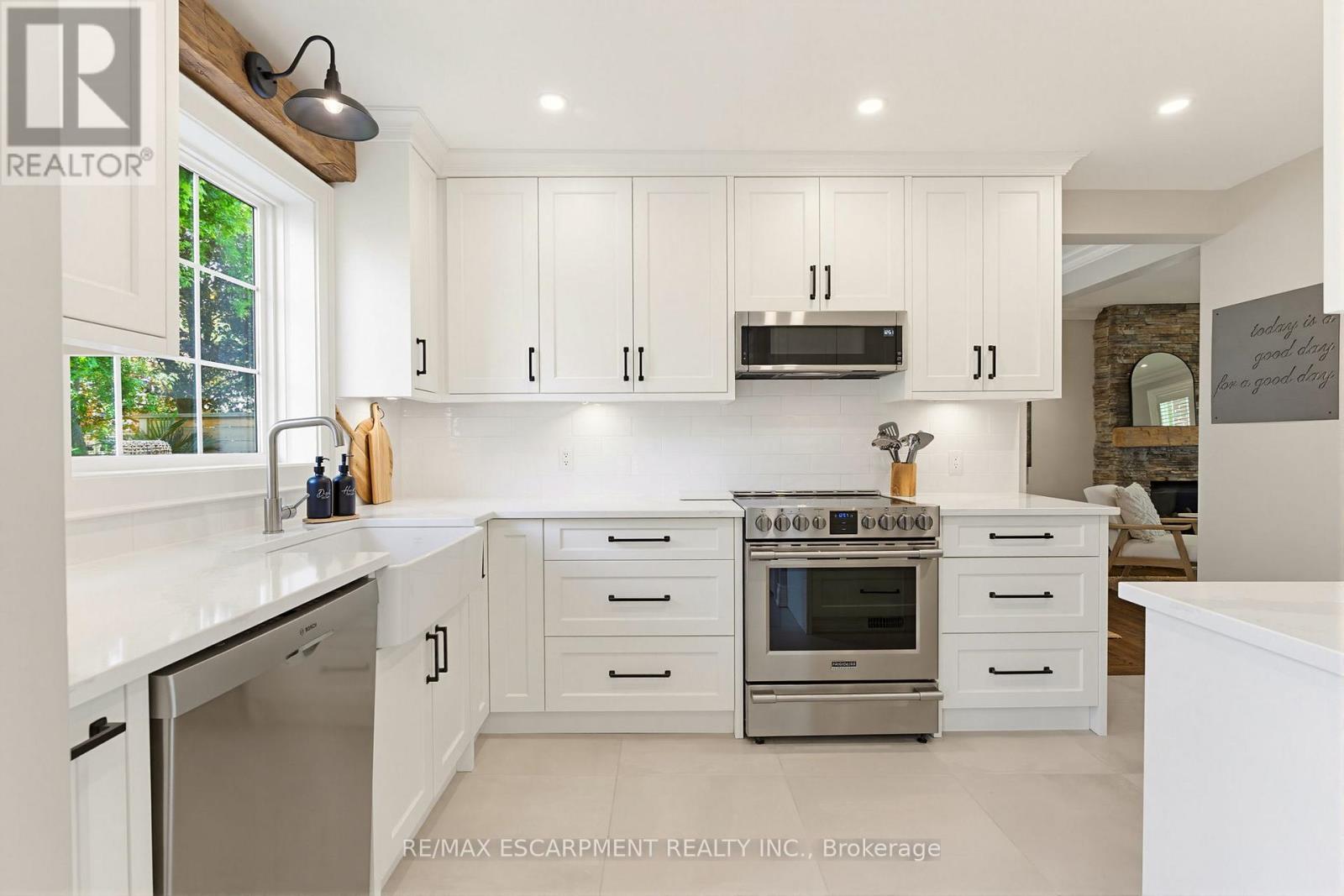 304 PARKSIDE DRIVE - 9