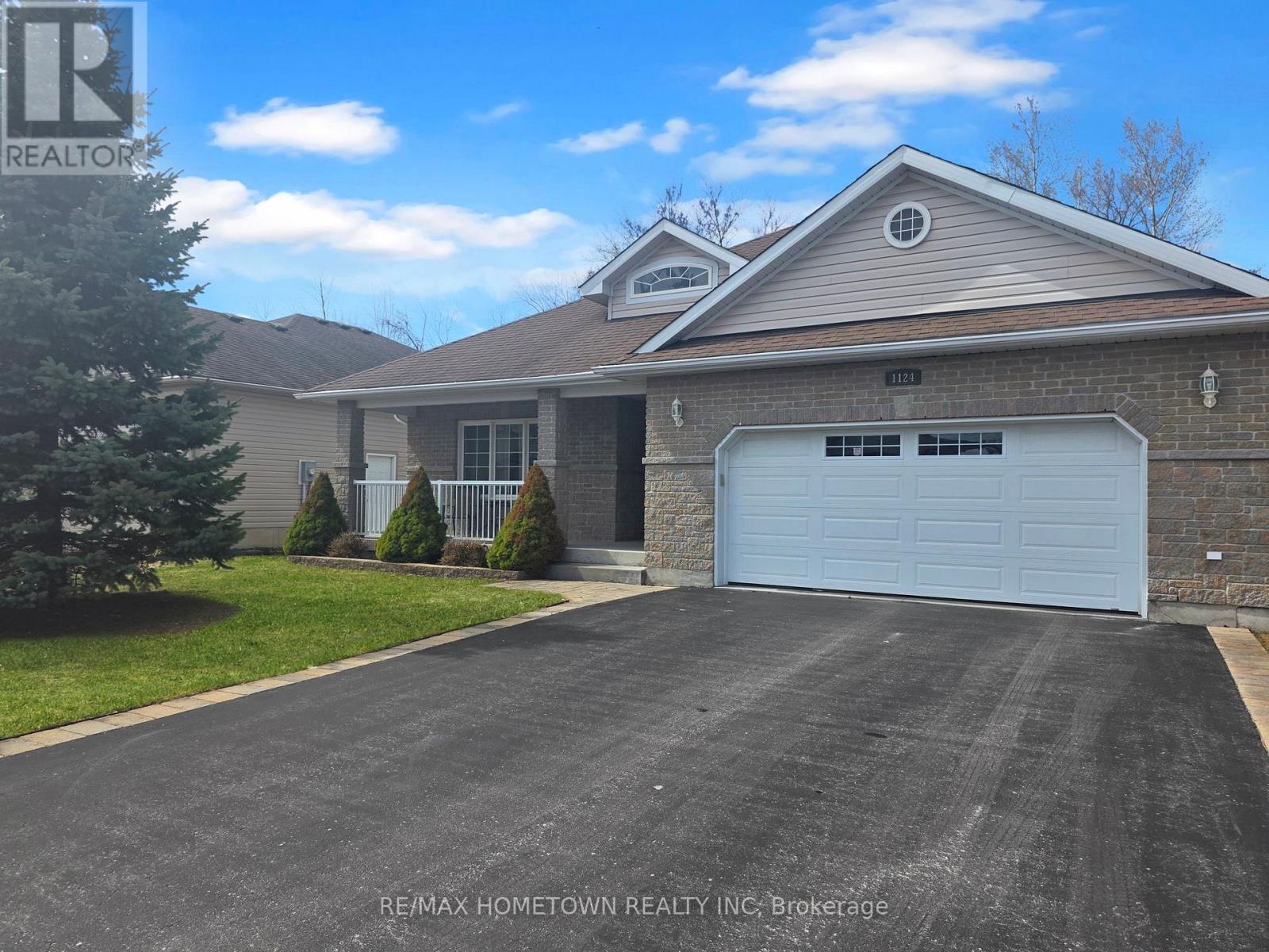 1124 MCCLURE CRESCENT - 2