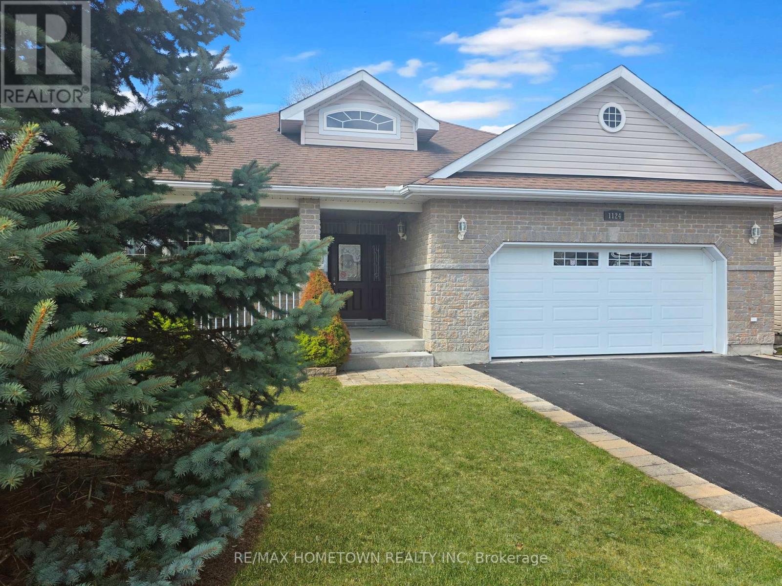 1124 MCCLURE CRESCENT - 3