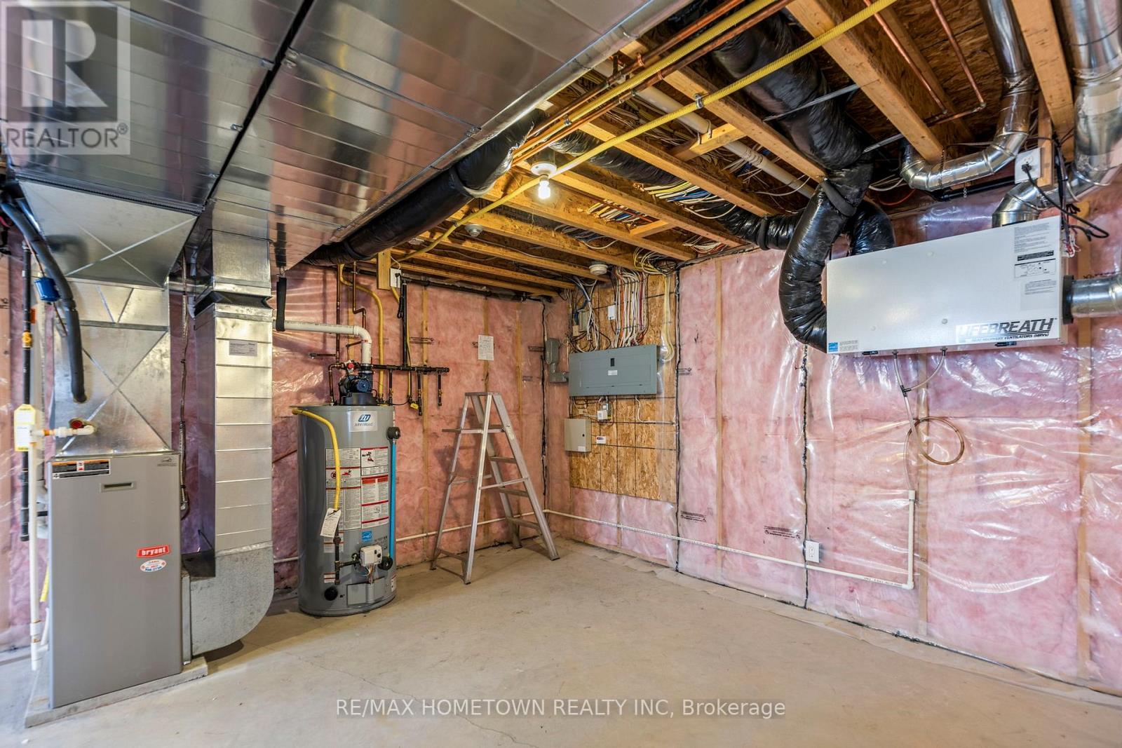 1124 MCCLURE CRESCENT - 38