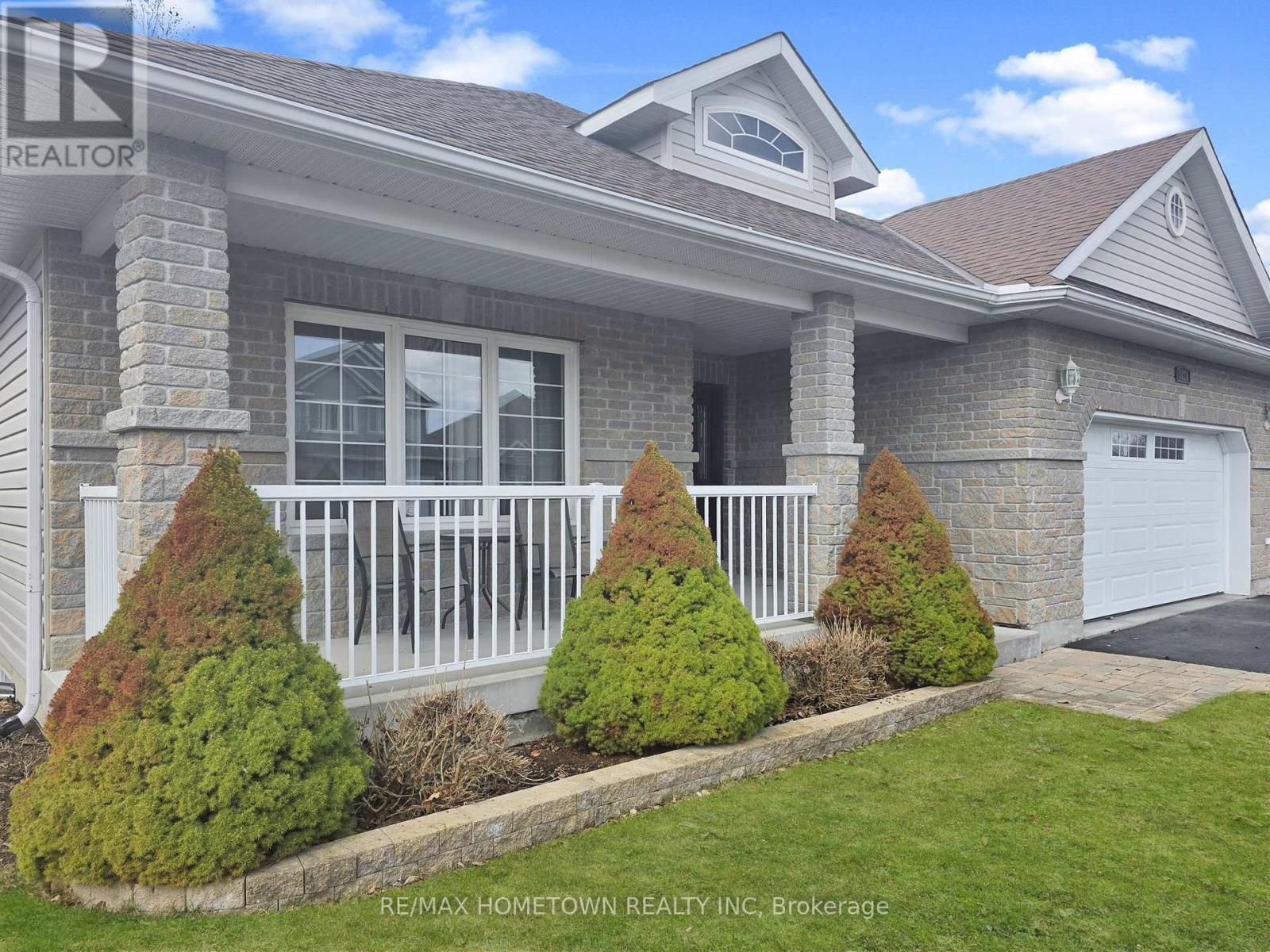 1124 MCCLURE CRESCENT - 4