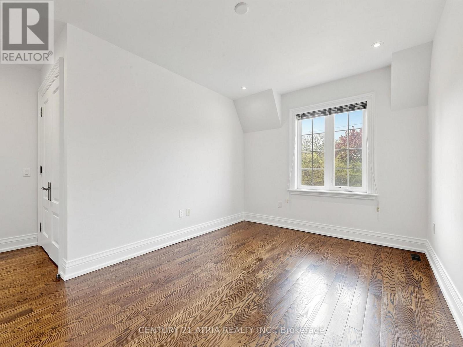 111 BYNG AVENUE - 27