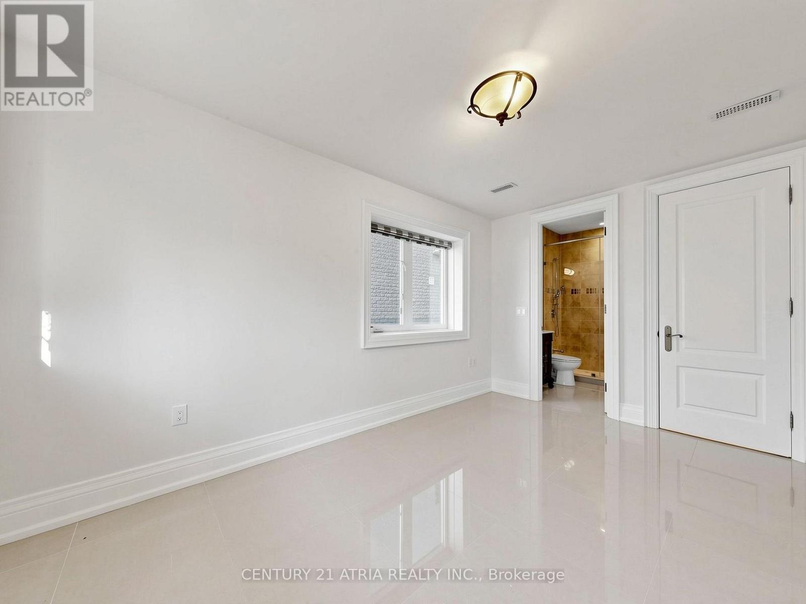 111 BYNG AVENUE - 39