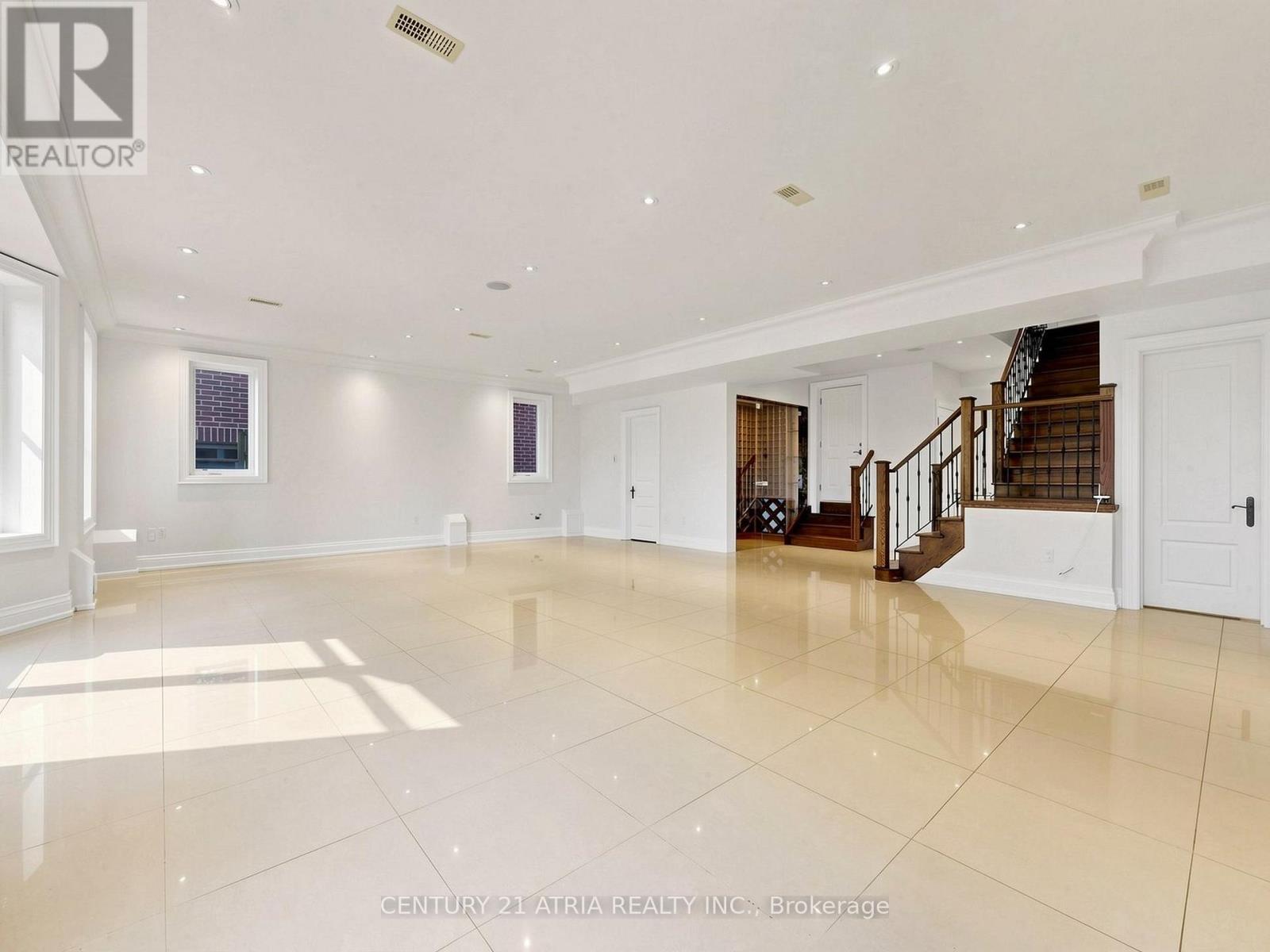 111 BYNG AVENUE - 38