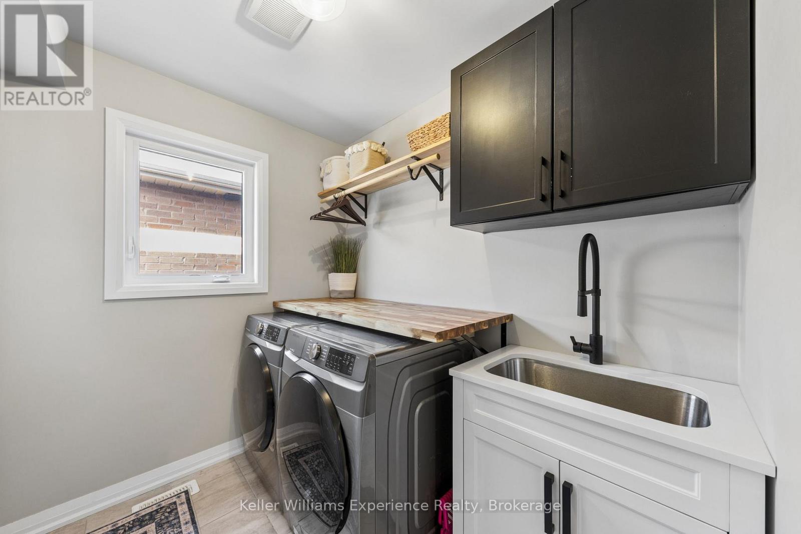 8 HEWSON STREET - 23