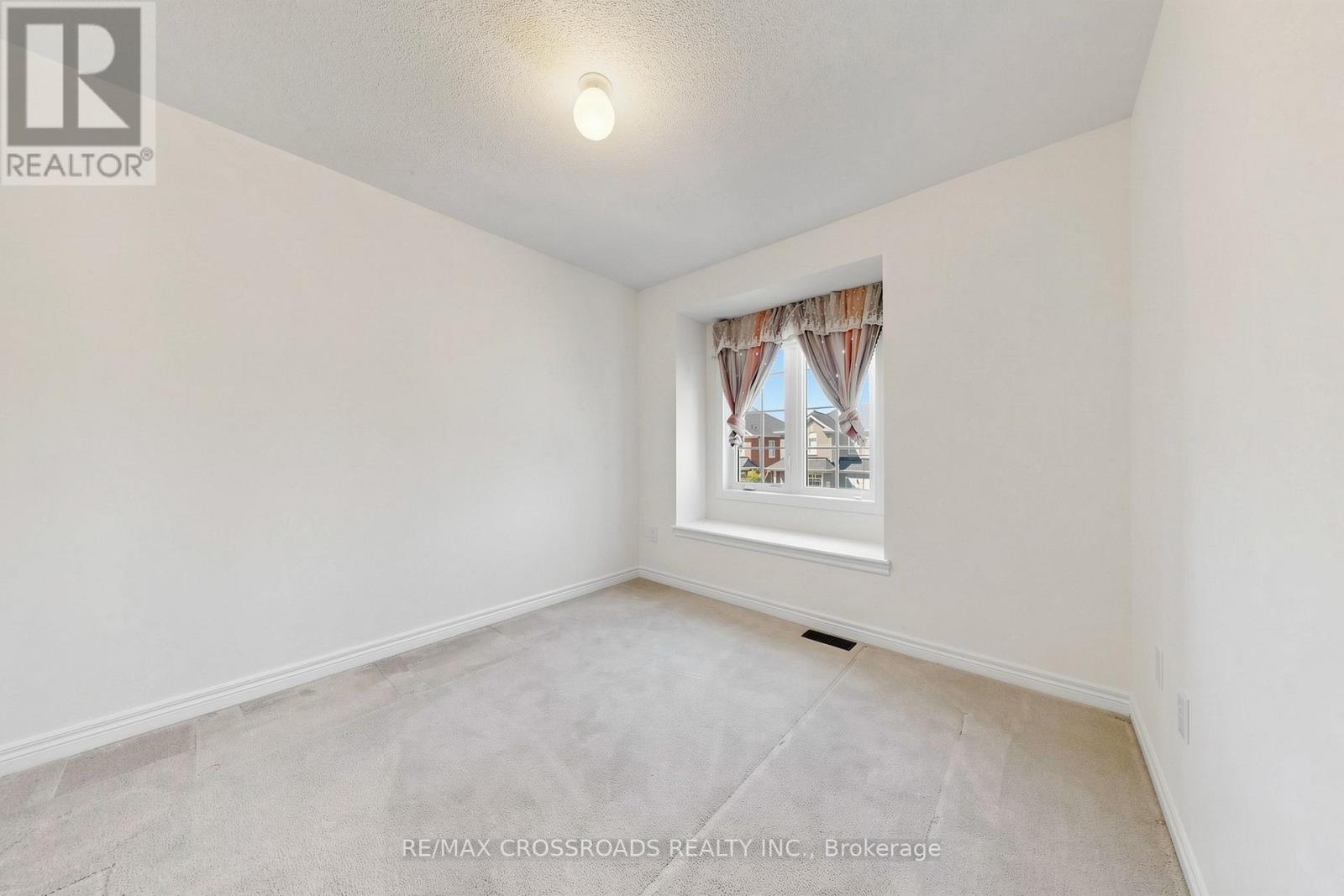 27 COLLIER CRESCENT - 17