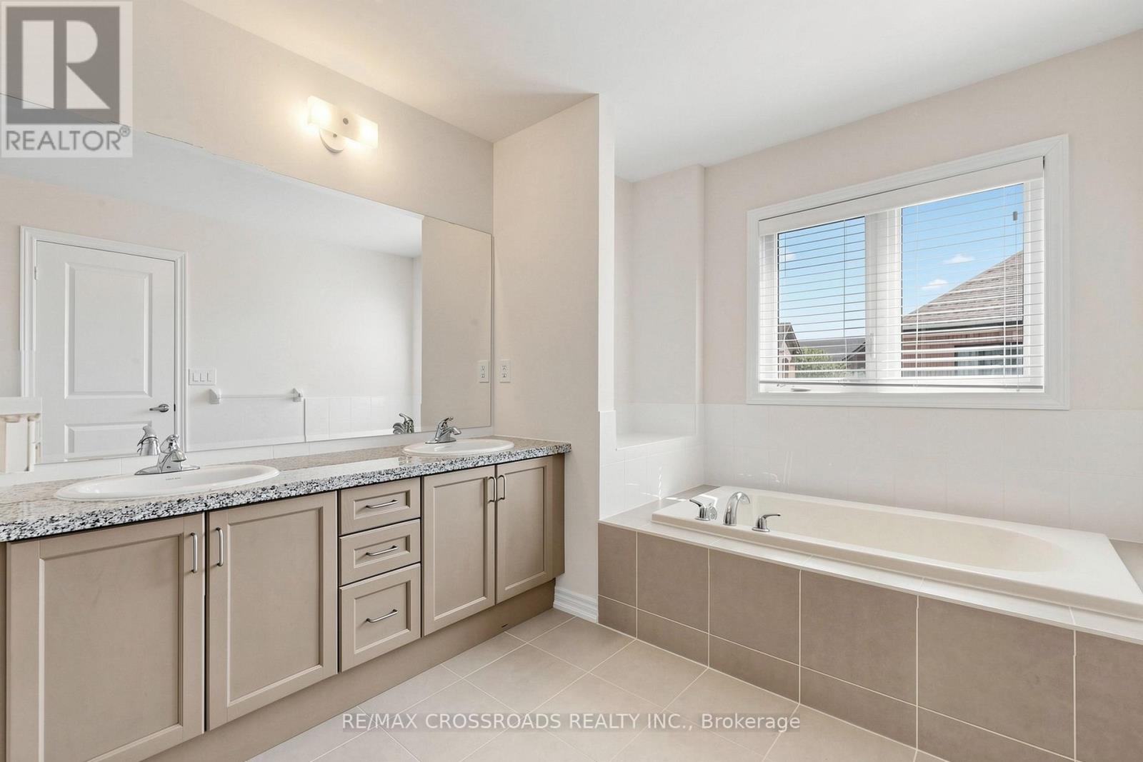 27 COLLIER CRESCENT - 15