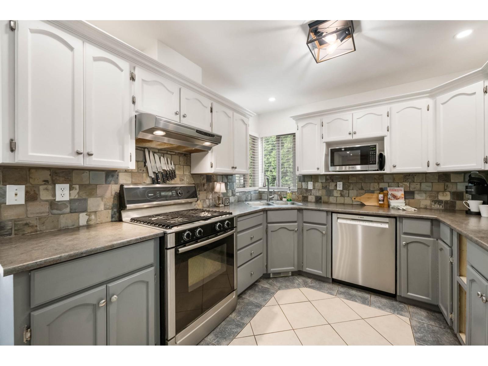 27136 25A AVENUE, Langley