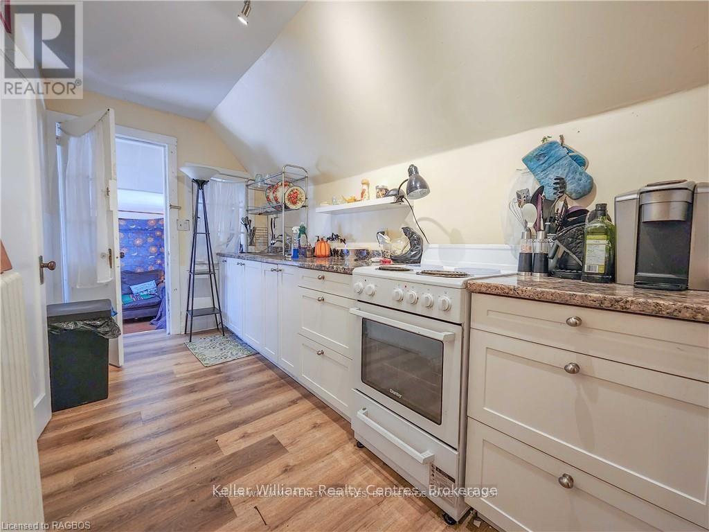 900 2ND AVENUE W - 34