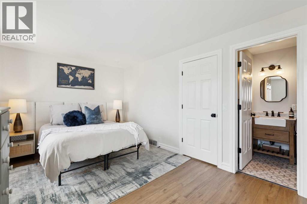 #57 28 Berwick Crescent NW - 28