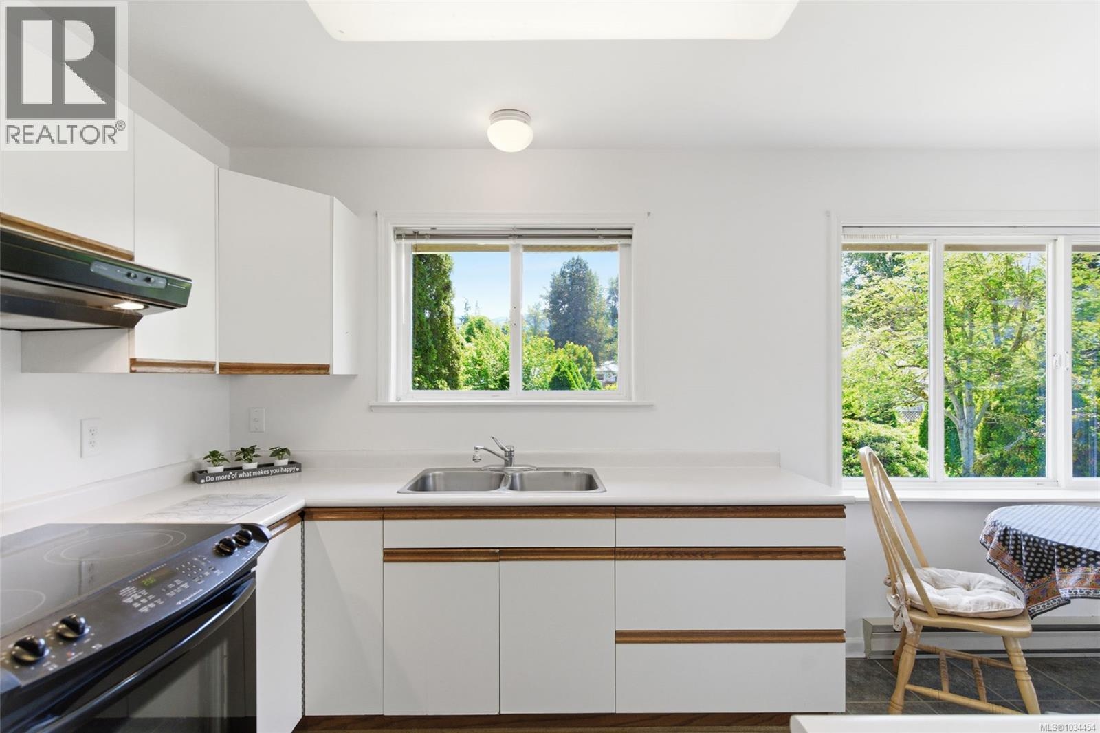 3538 Harris Cres - 24