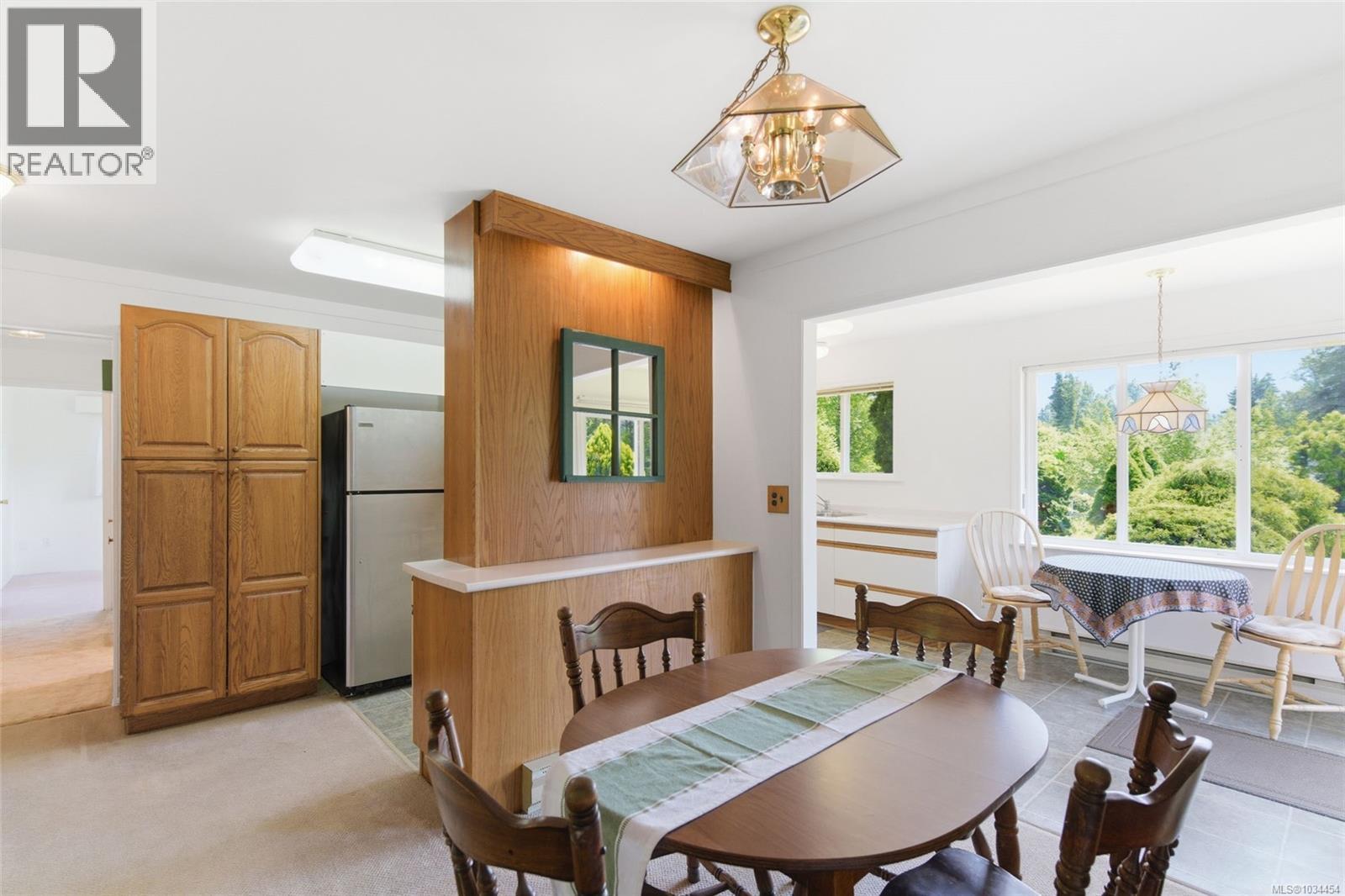 3538 Harris Cres - Image 3