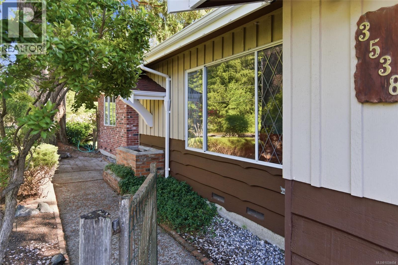 3538 Harris Cres - 34