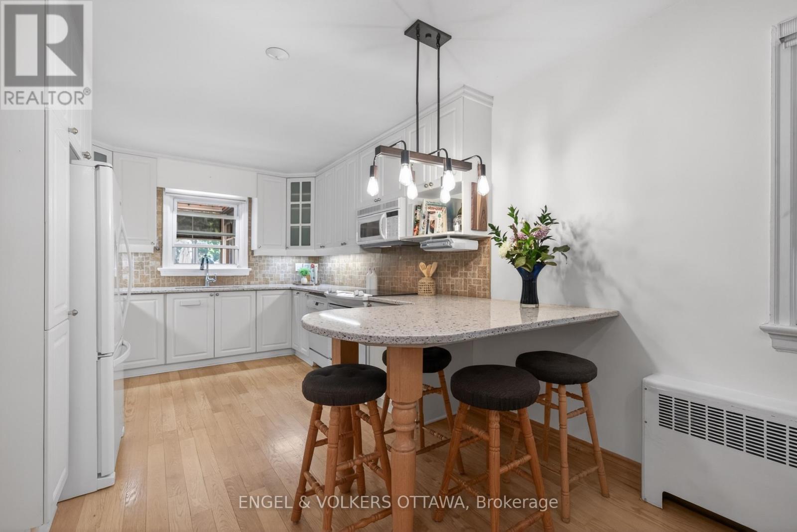 1396 MICMAC STREET - 10