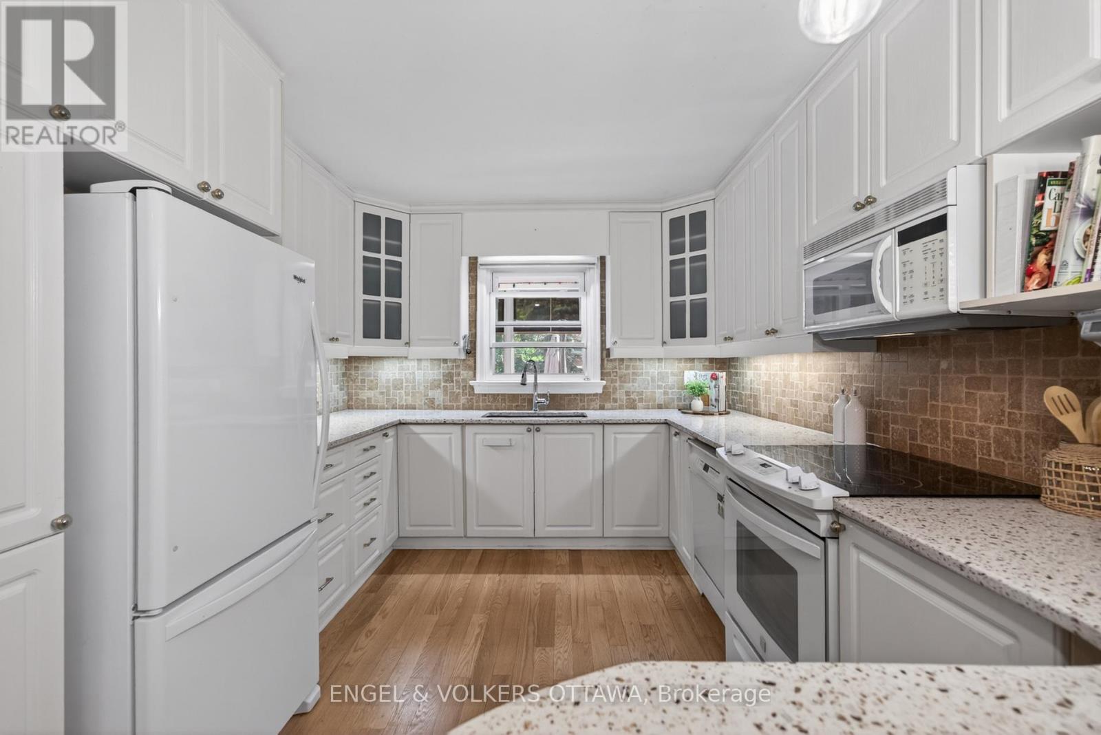 1396 MICMAC STREET - 11