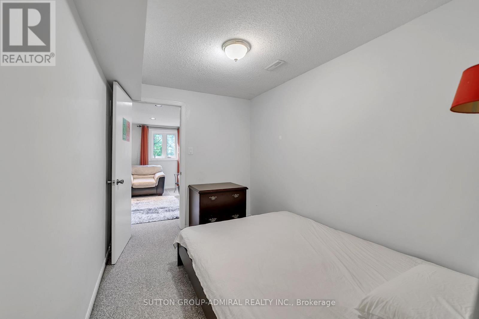 10 PARK LANE CIRCLE - 43