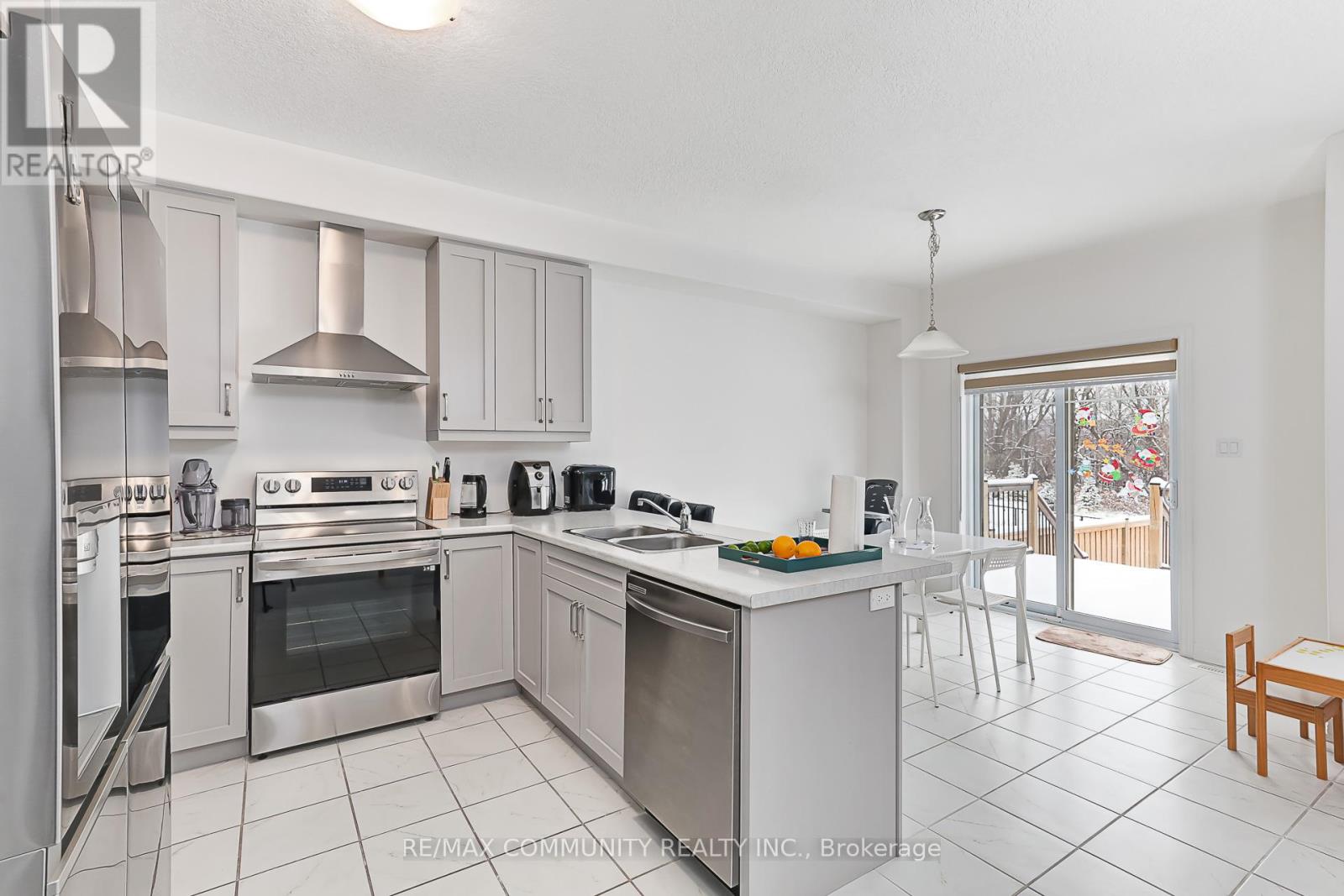 122 PLEWES DRIVE - 16