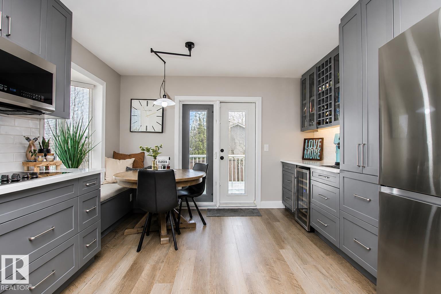 160 REGENCY DR - 10