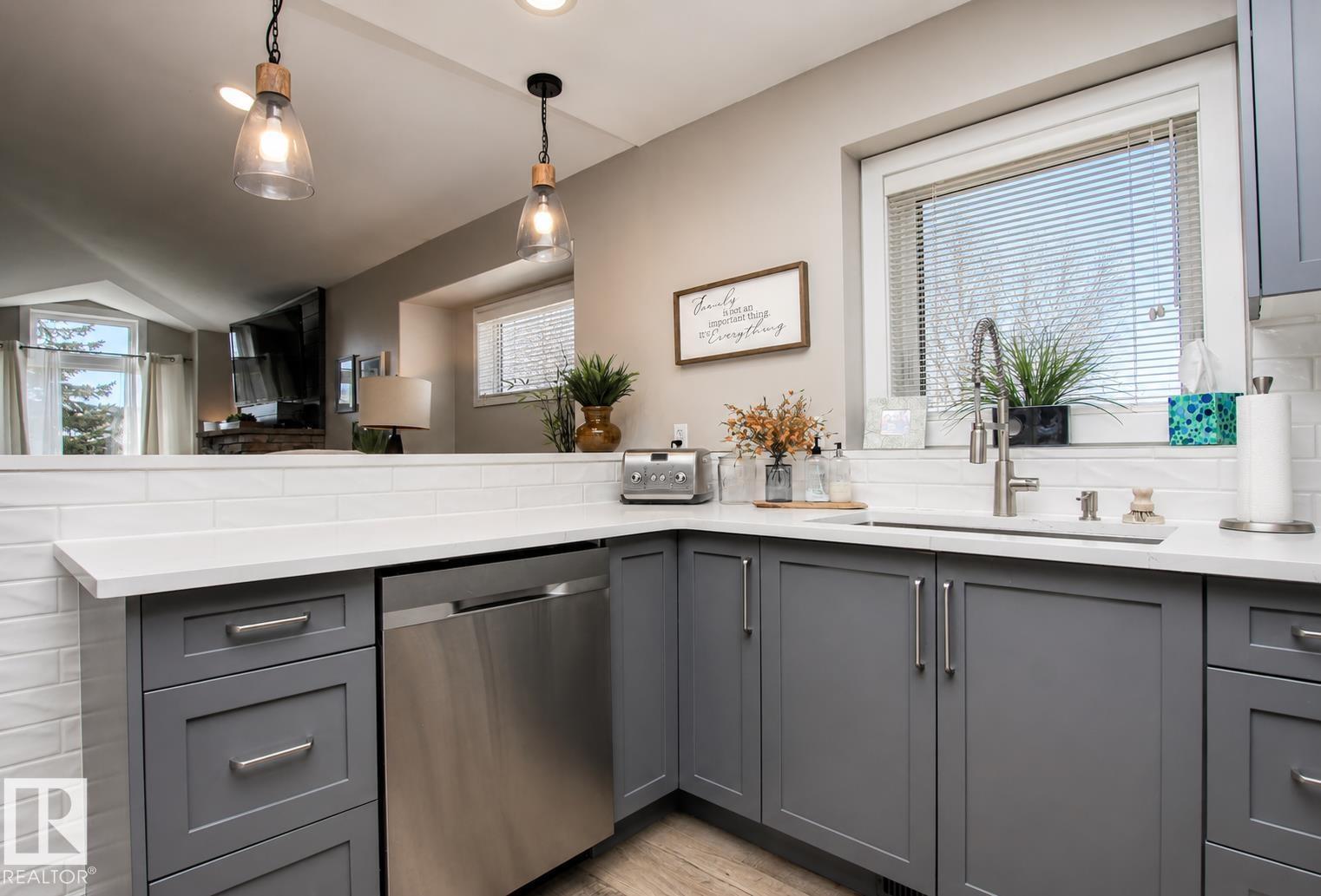 160 REGENCY DR - 11