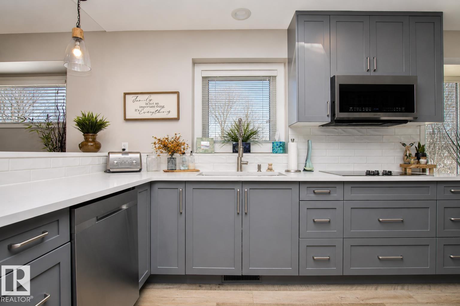 160 REGENCY DR - 12