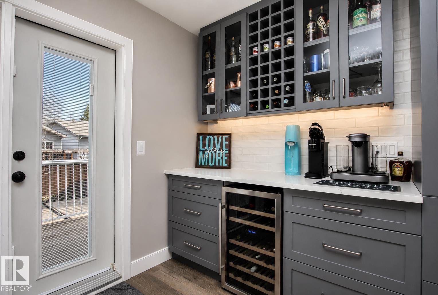 160 REGENCY DR - 14