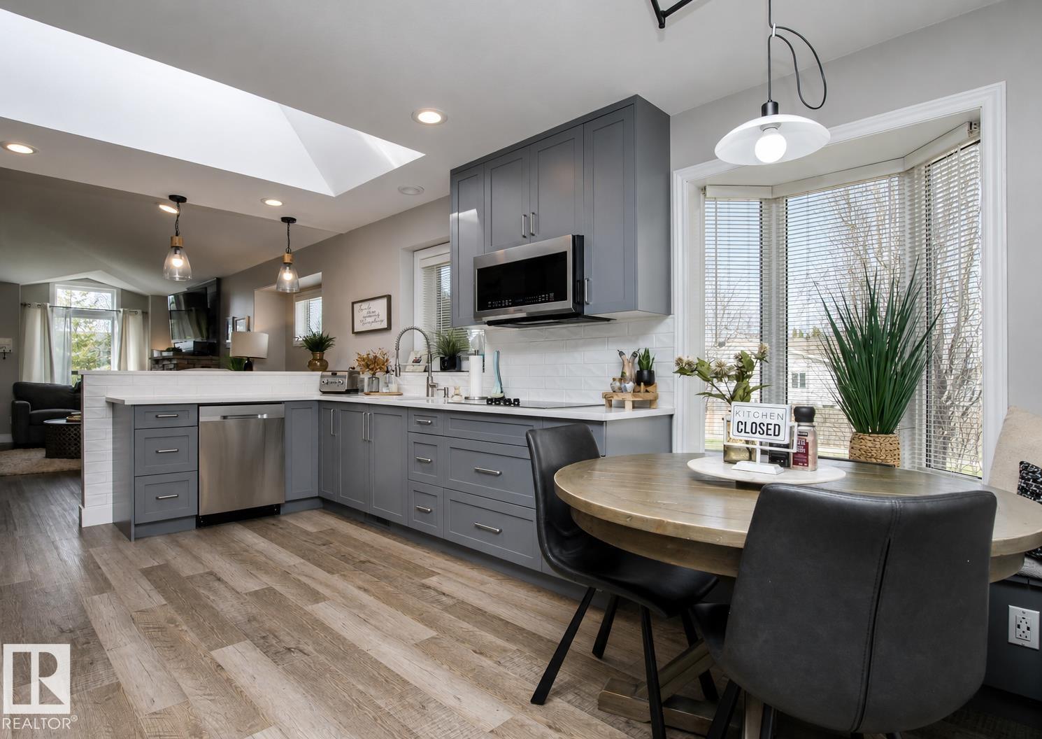 160 REGENCY DR - 17