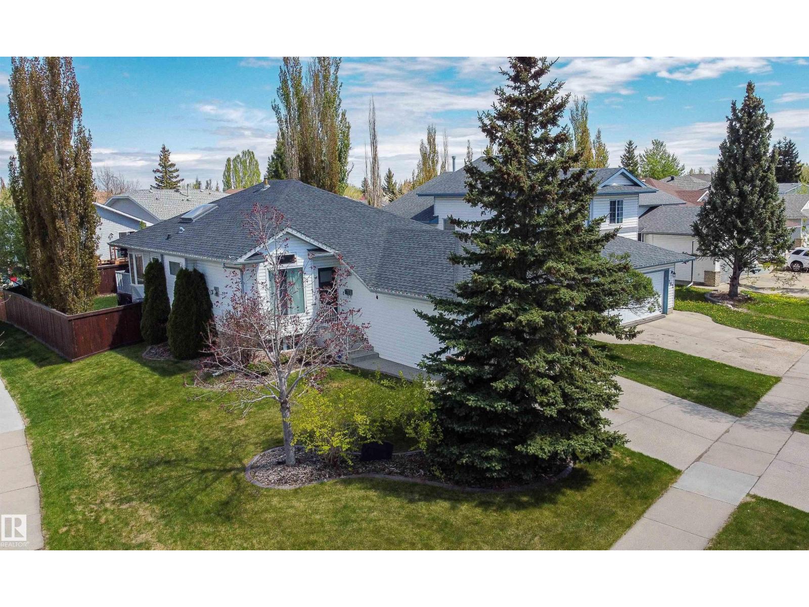 160 REGENCY DR - Image 2