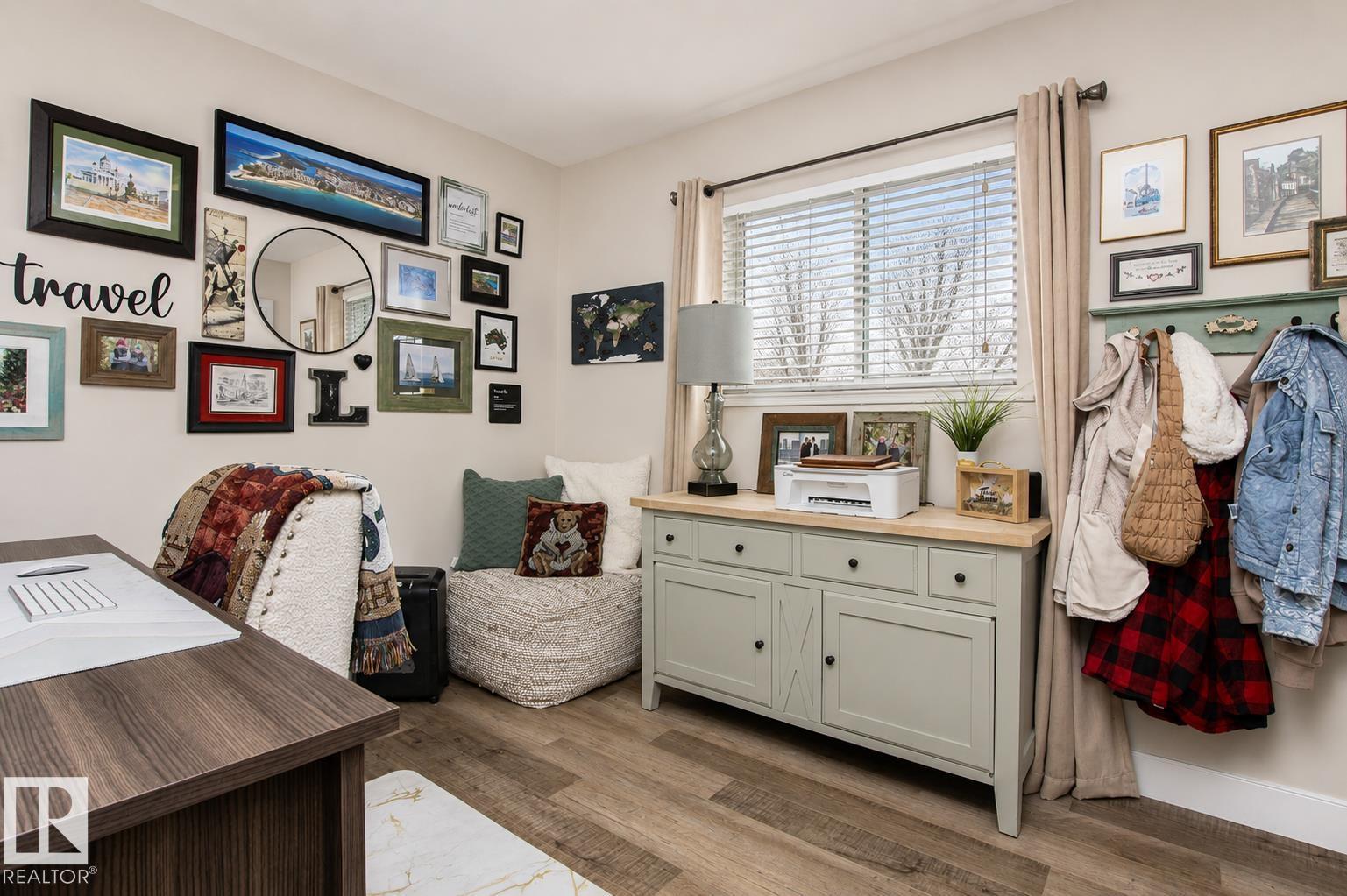 160 REGENCY DR - 22