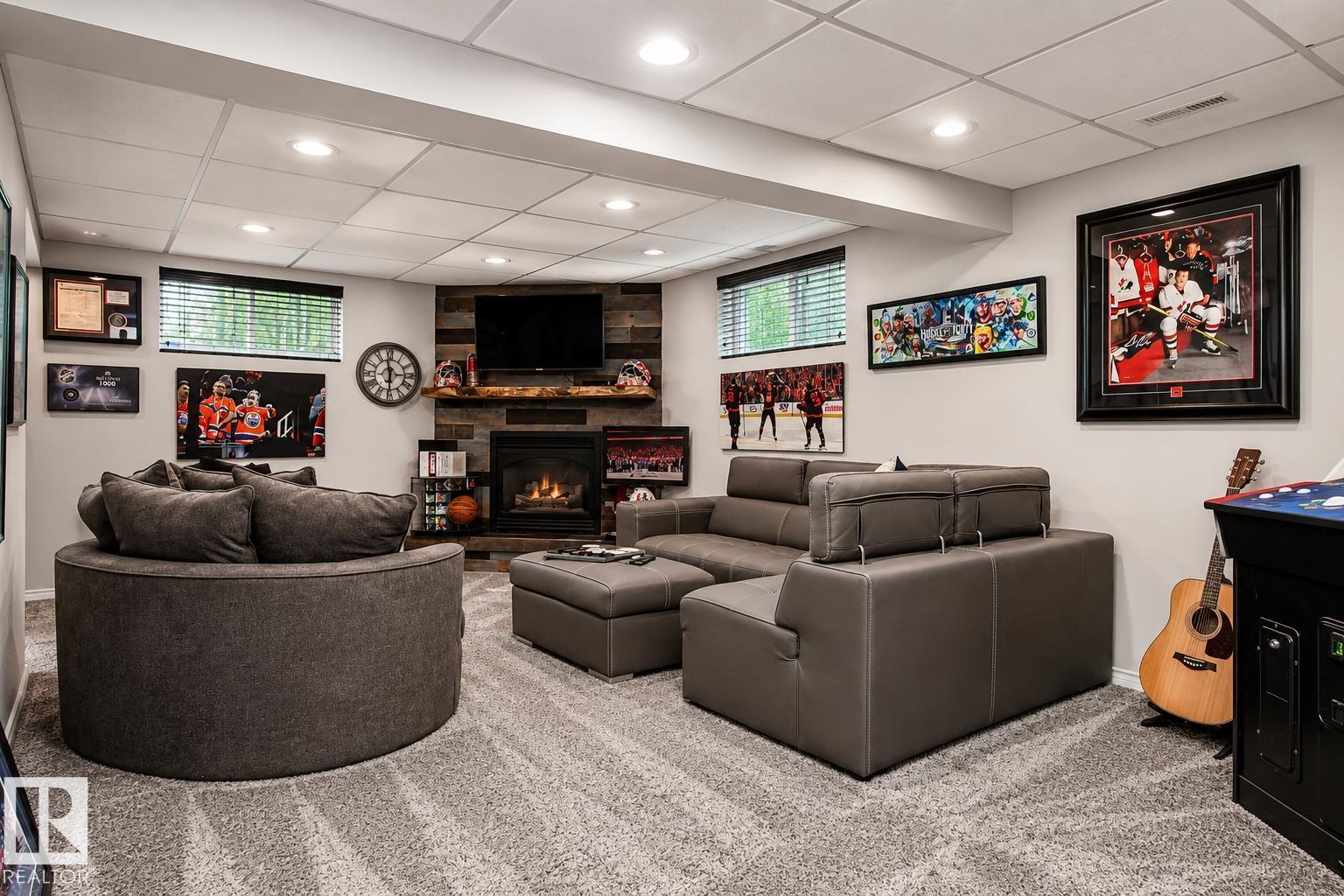 160 REGENCY DR - 26