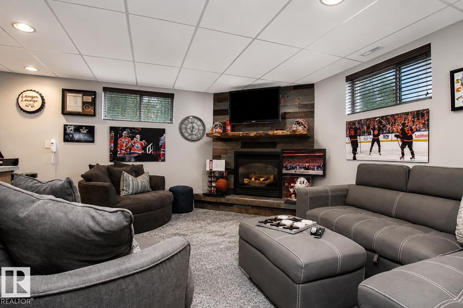 160 REGENCY DR - 27