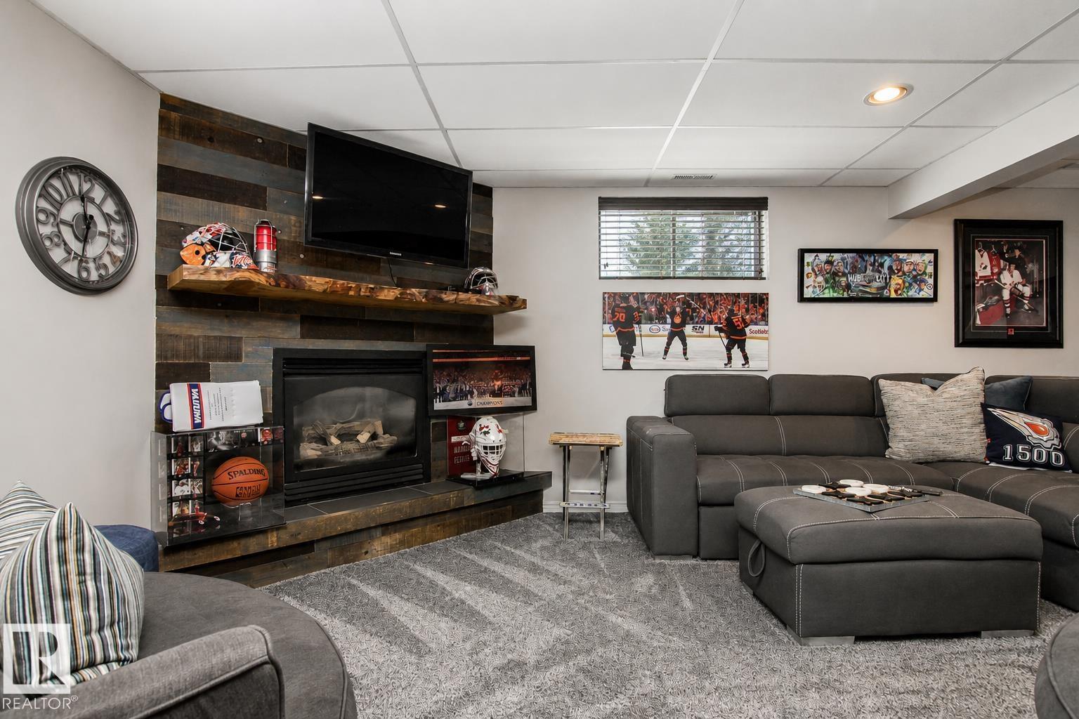 160 REGENCY DR - 28