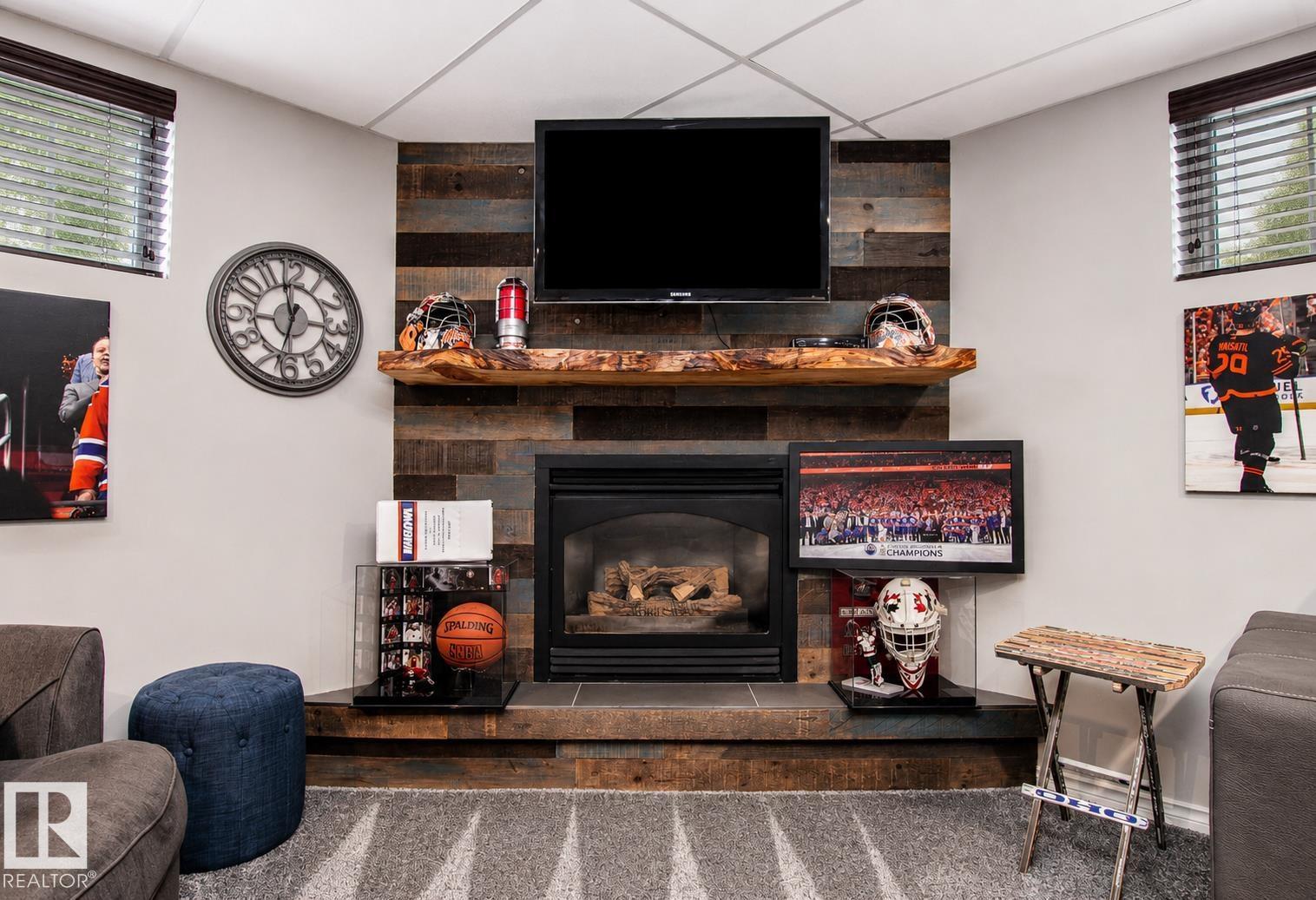 160 REGENCY DR - 29