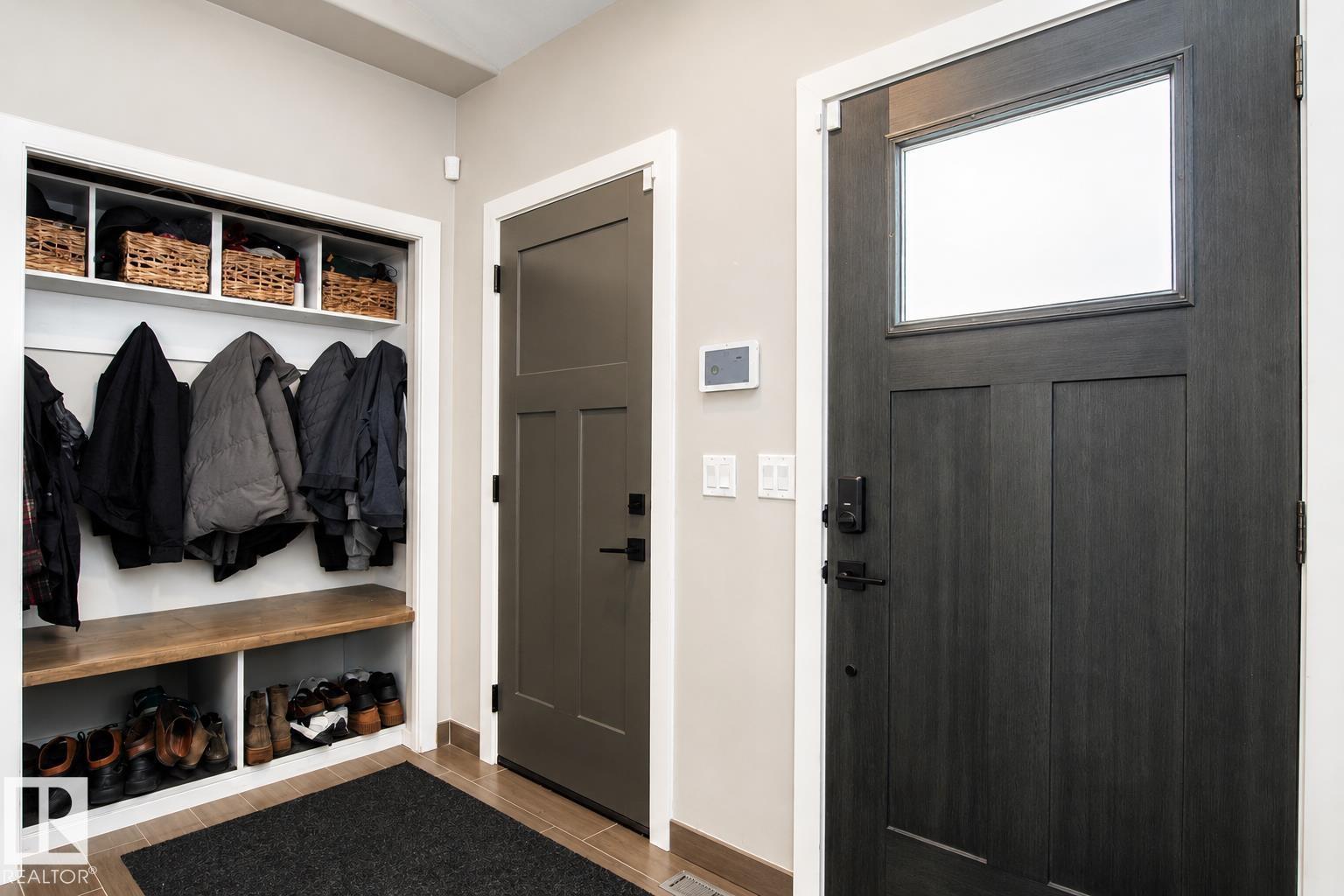 160 REGENCY DR - Image 3