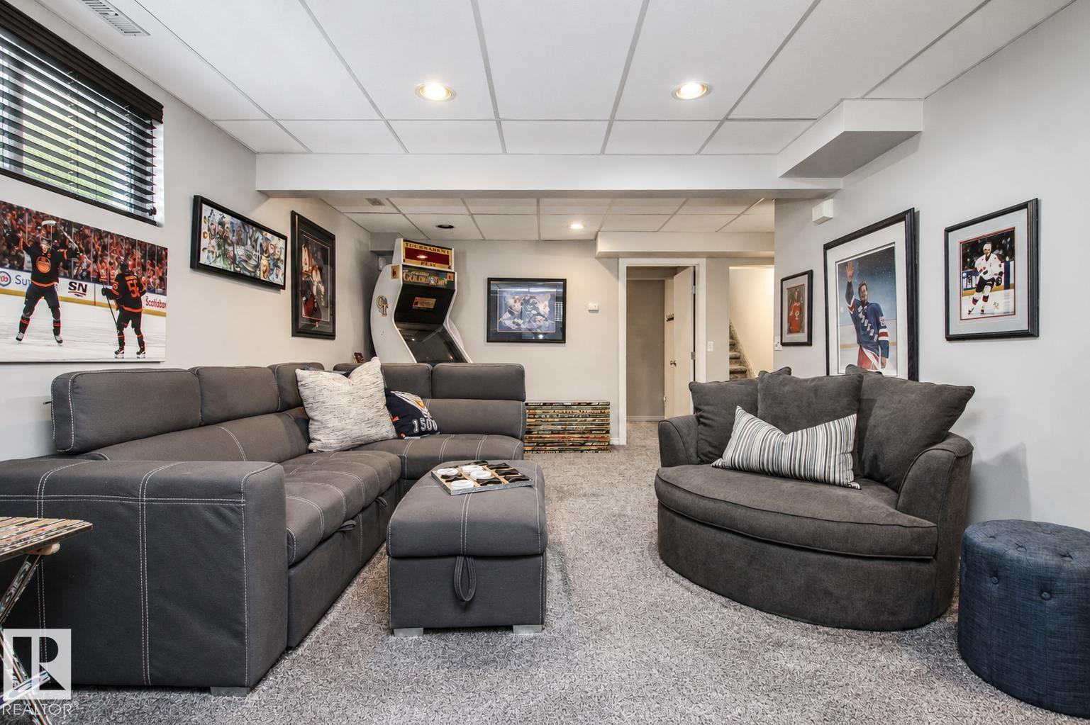 160 REGENCY DR - 31