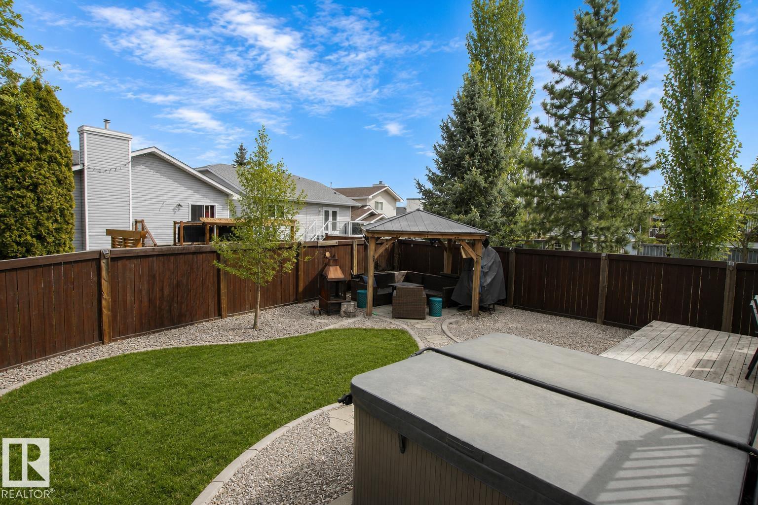 160 REGENCY DR - 35