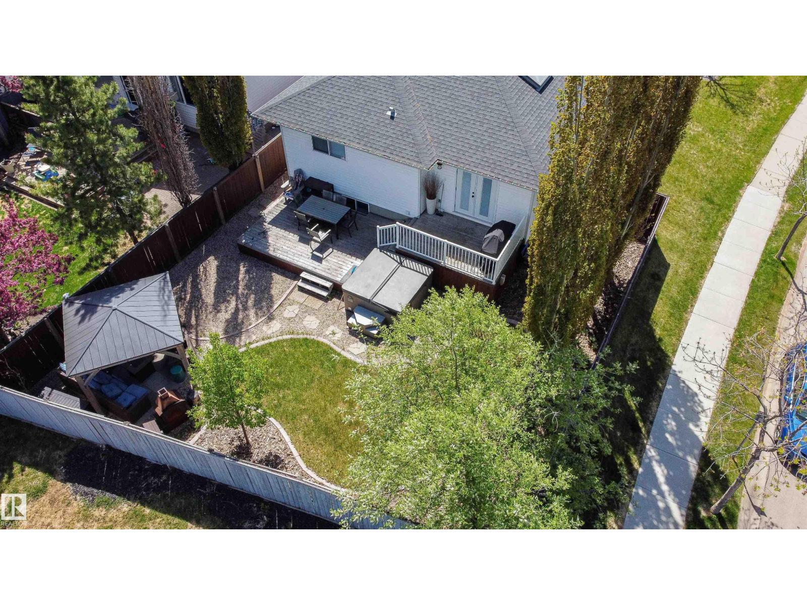 160 REGENCY DR - 40