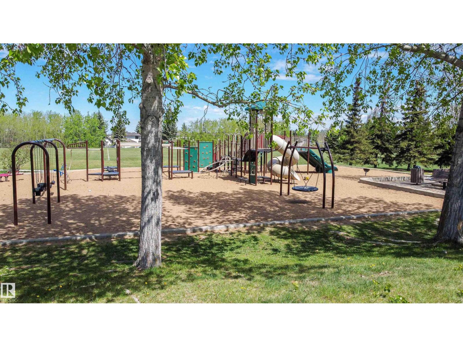 160 REGENCY DR - 44