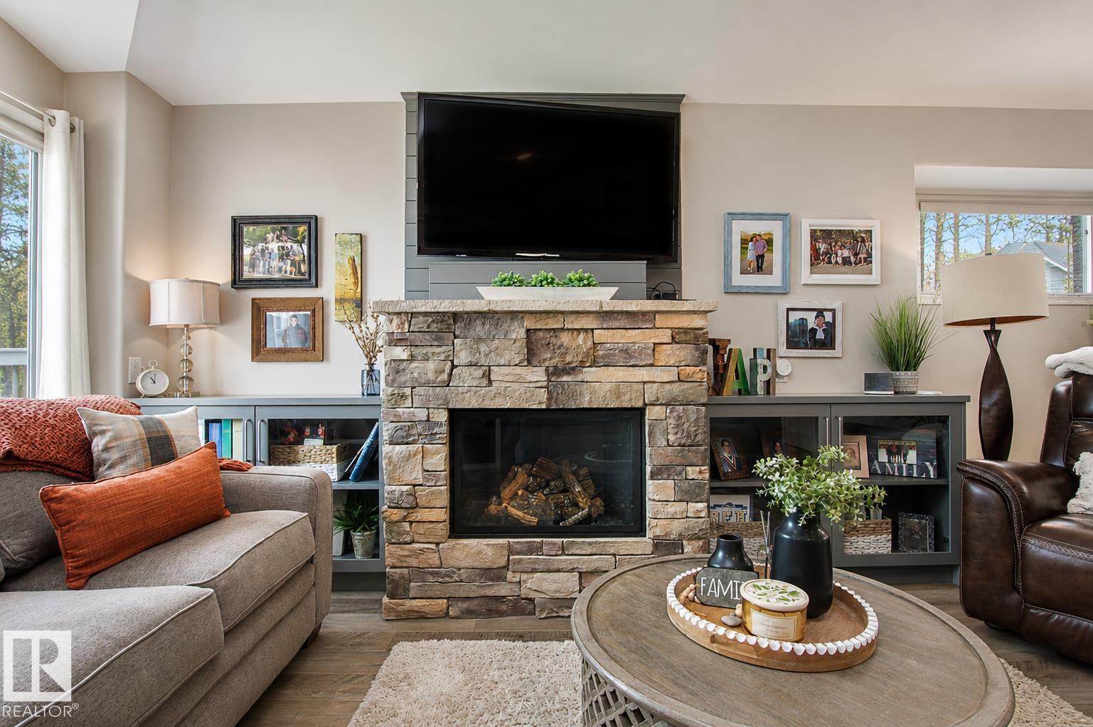 160 REGENCY DR - 5